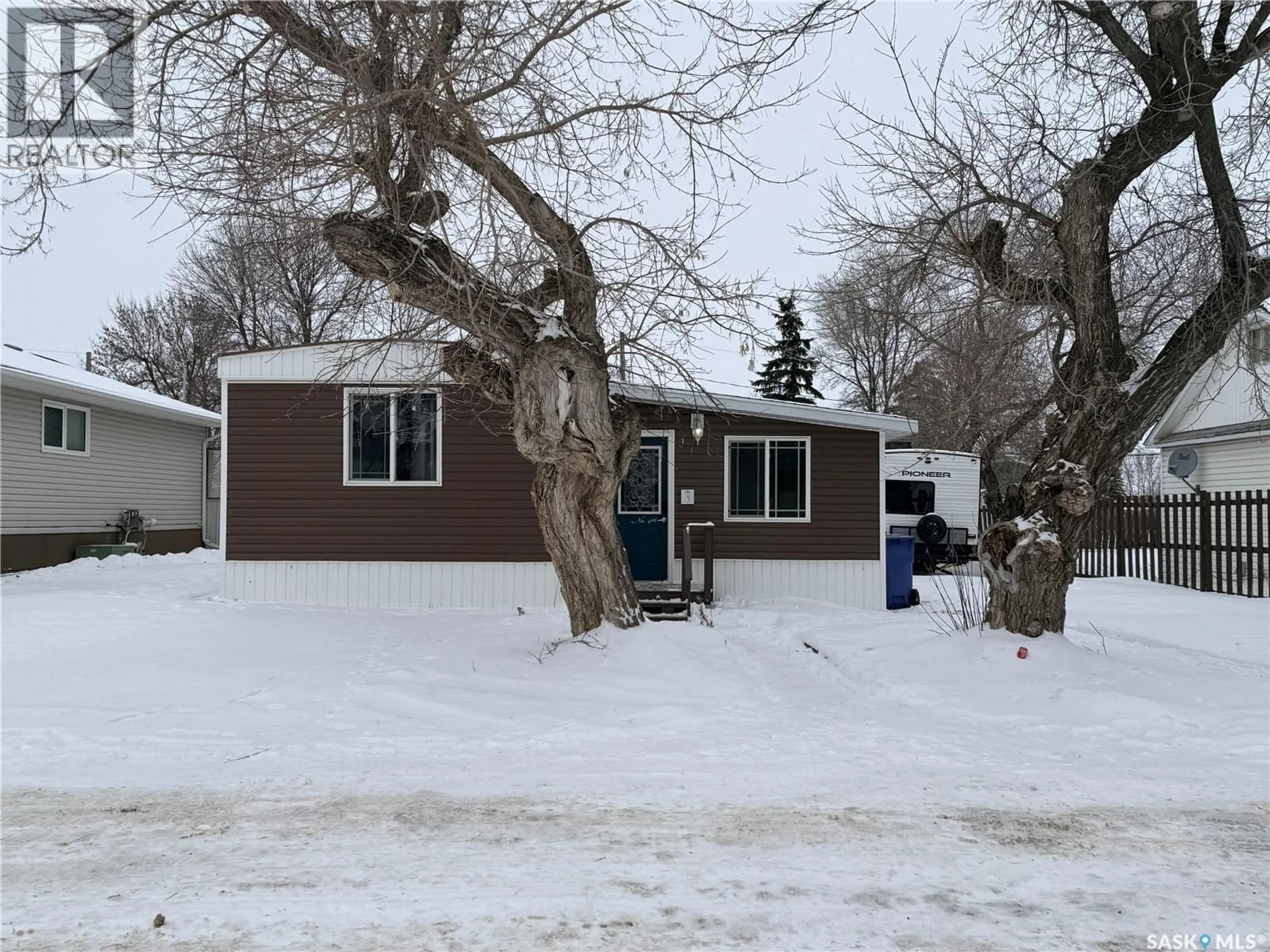 Shed for 416 EWEN STREET, Oxbow Saskatchewan S0C2B0