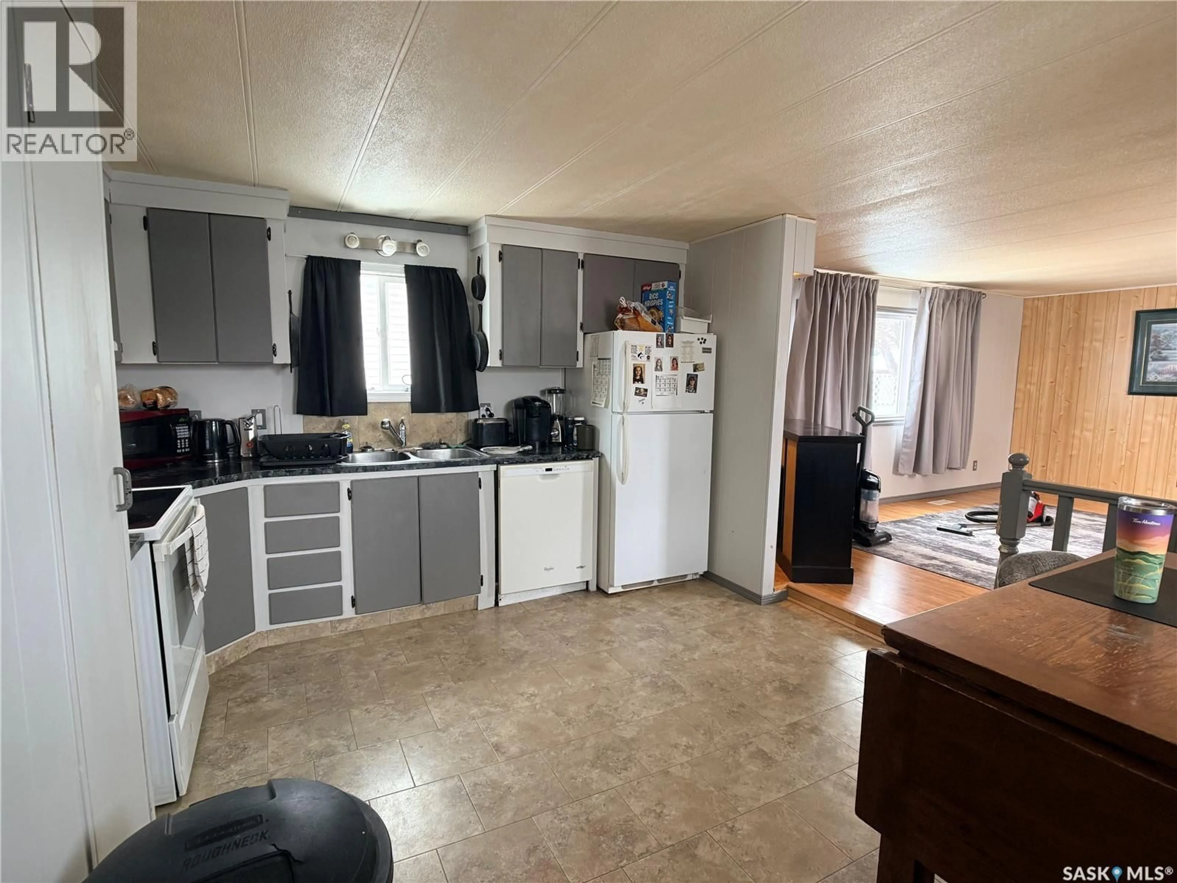 Standard kitchen, unknown for 416 EWEN STREET, Oxbow Saskatchewan S0C2B0