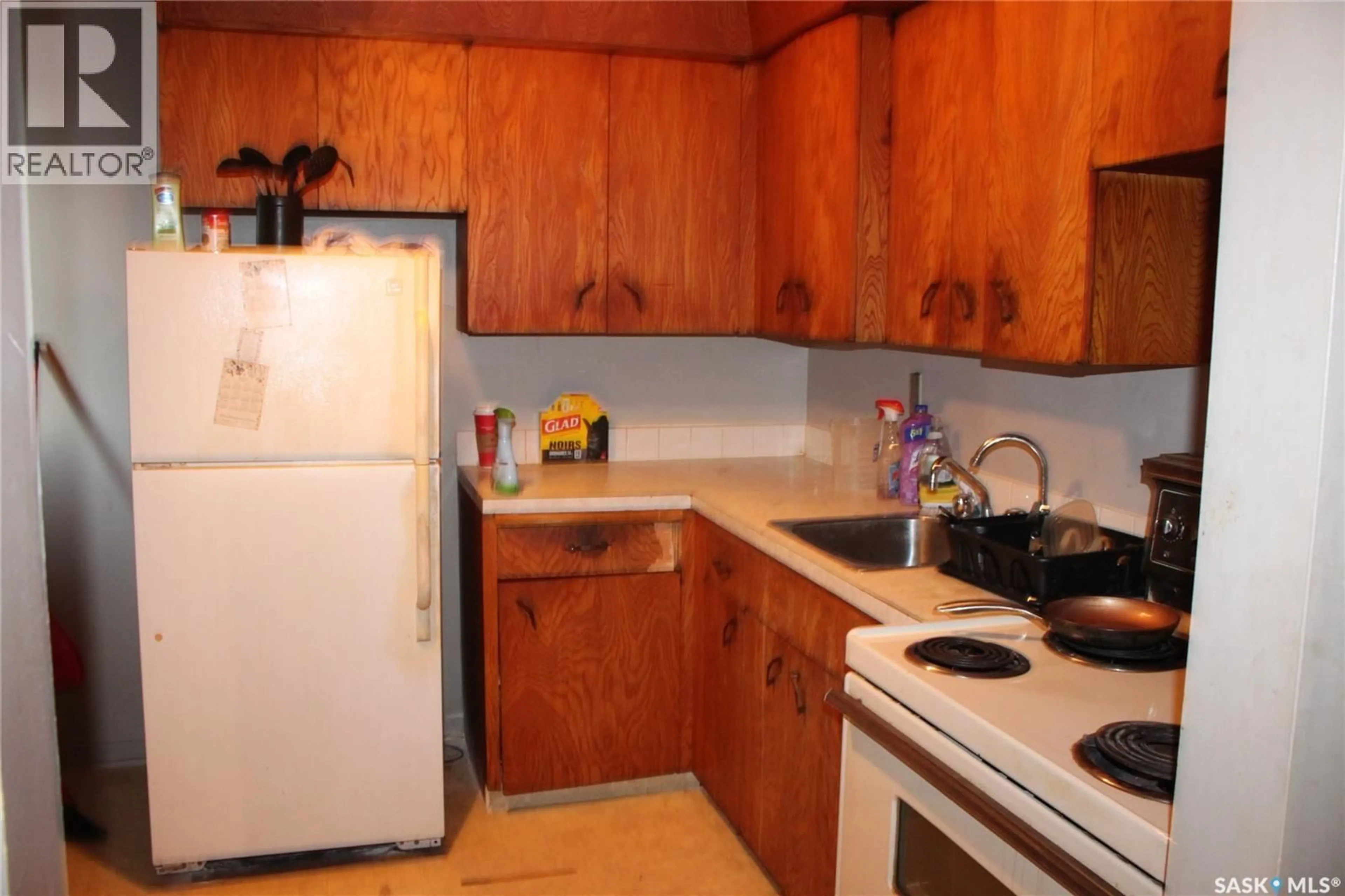 Standard kitchen, unknown for 1 - 2620 5TH AVENUE, Regina Saskatchewan S4R5E5