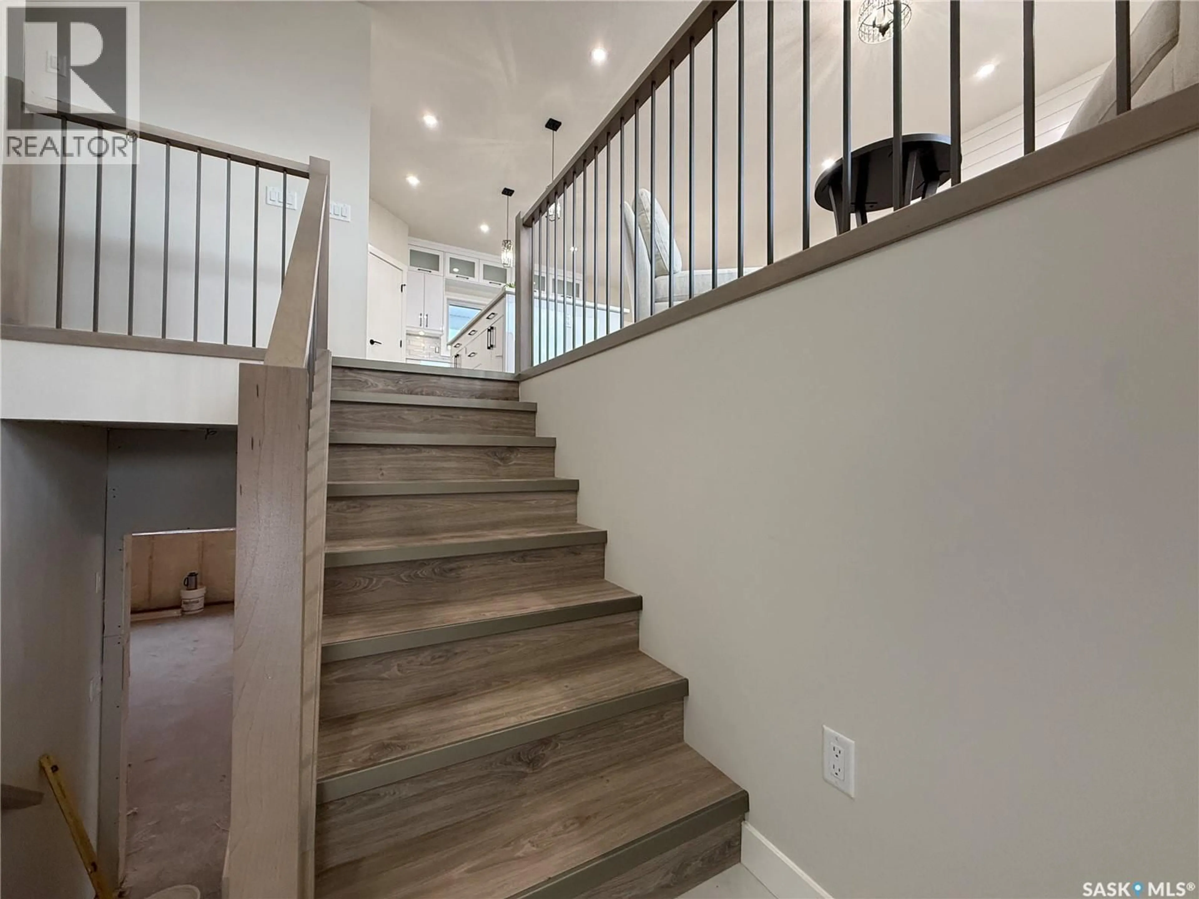 Stairs for 806 BALLESTEROS CRESCENT, Warman Saskatchewan S0K4S4