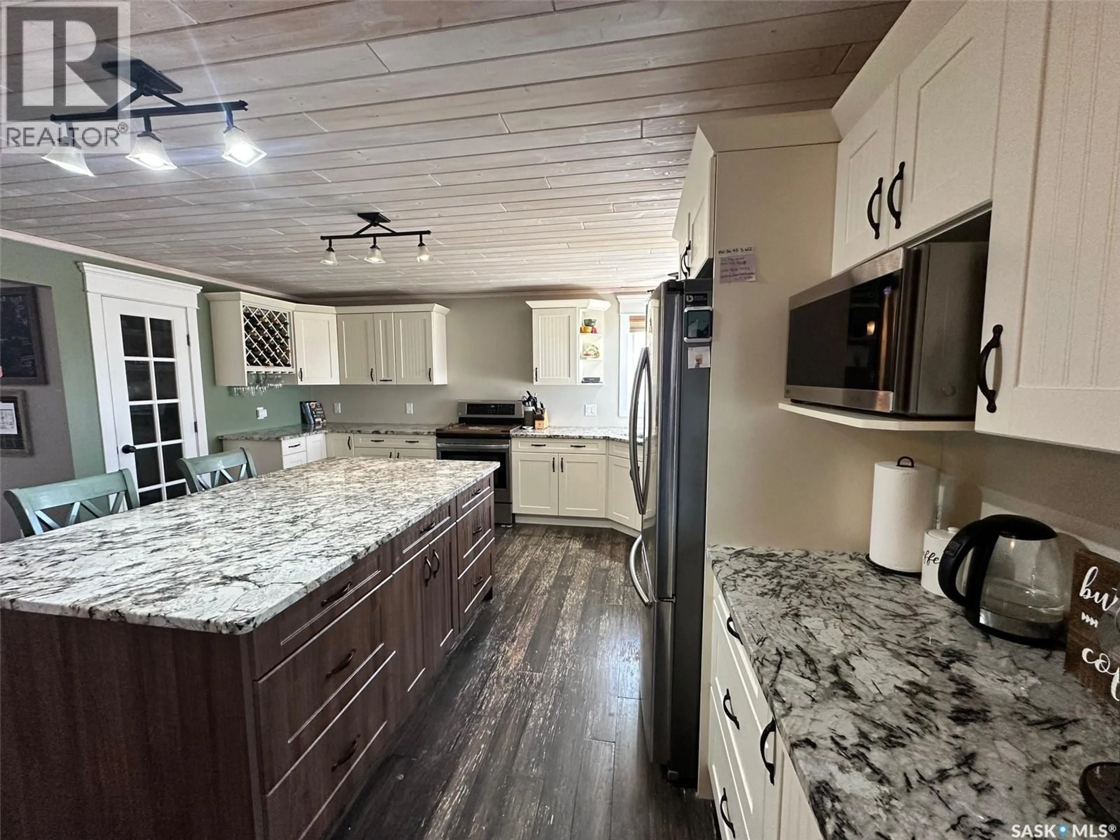 Open concept kitchen, unknown for ZURBA ACREAGE, Hudson Bay Rm No. 394 Saskatchewan S0E0Y0