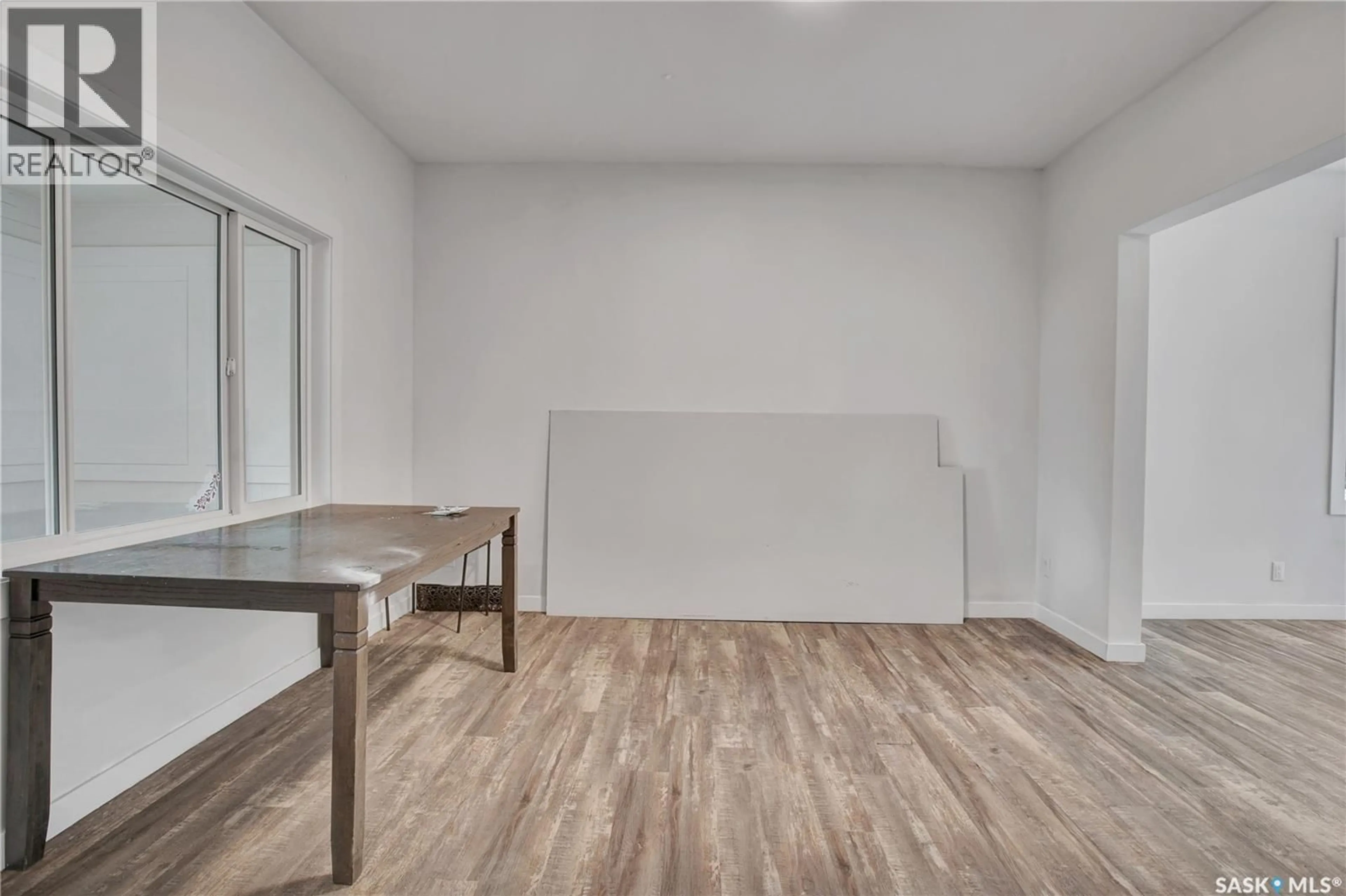 A pic of a room for 221 N AVENUE S, Saskatoon Saskatchewan S7M2N1