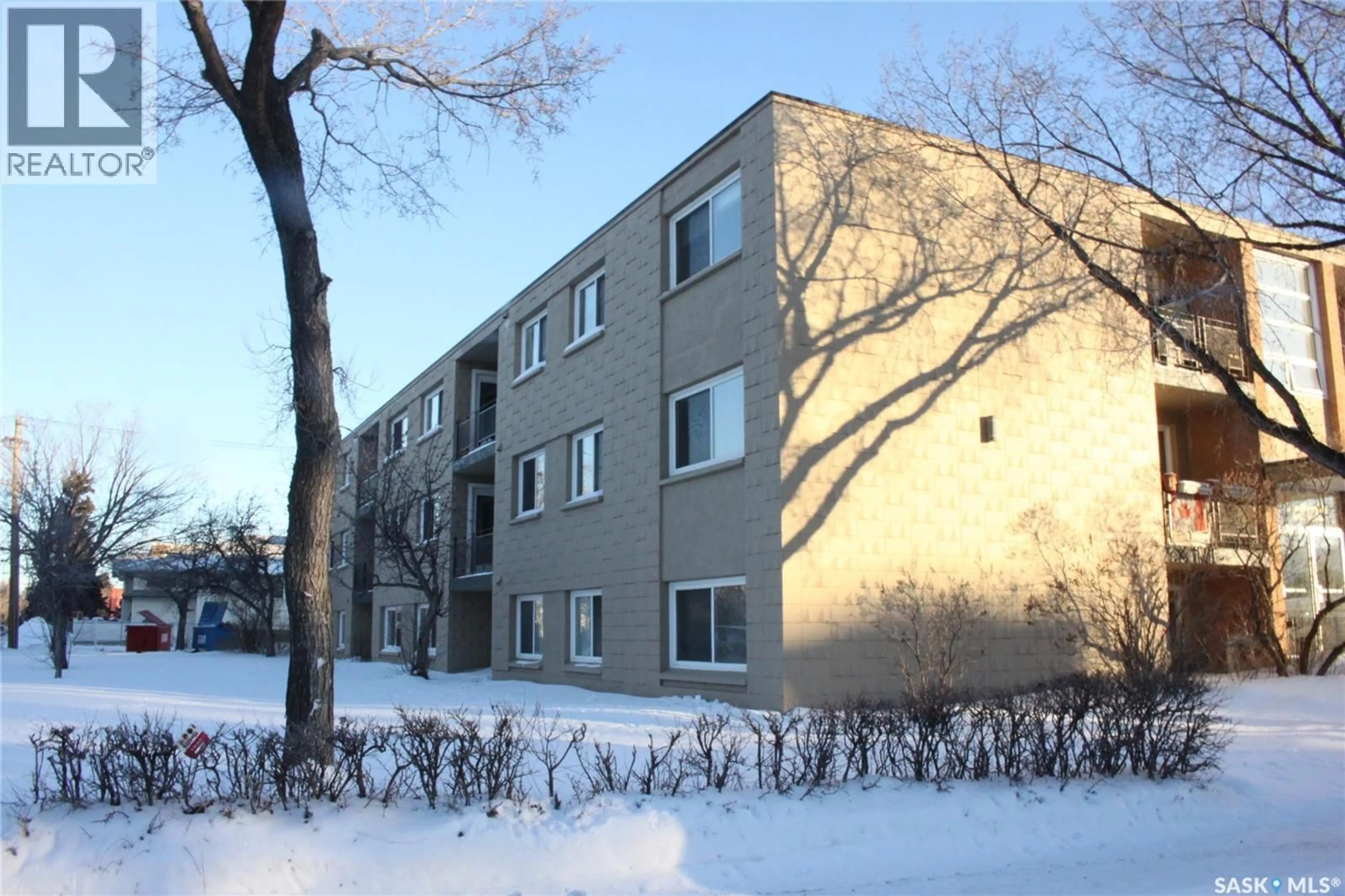 Patio, building for 3 - 2620 5TH AVENUE, Regina Saskatchewan S4R5E5