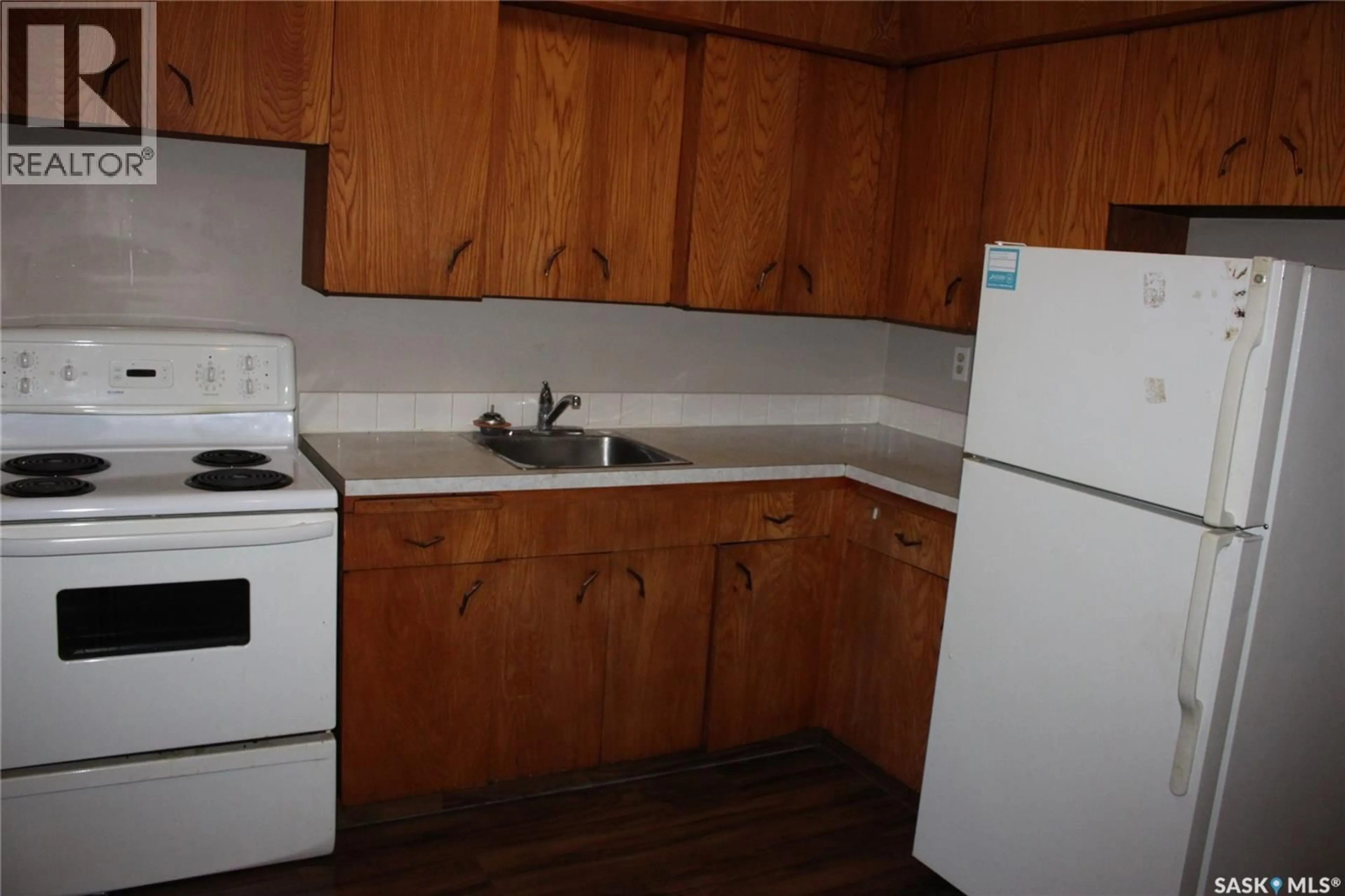 Standard kitchen, unknown for 4 - 2620 5TH AVENUE N, Regina Saskatchewan S4R5E5