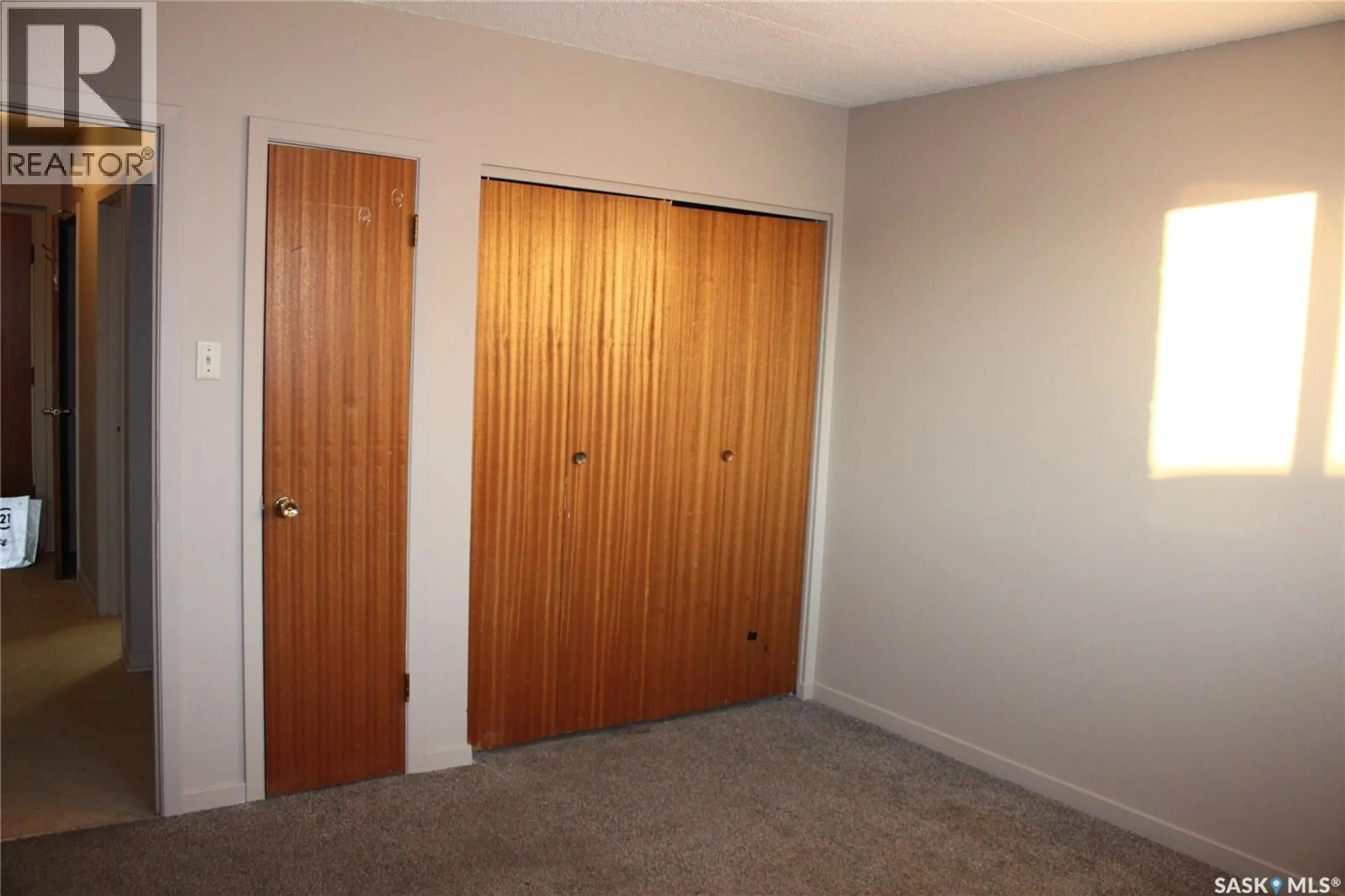 A pic of a room for 5 - 2620 5TH AVENUE, Regina Saskatchewan S4R5E5