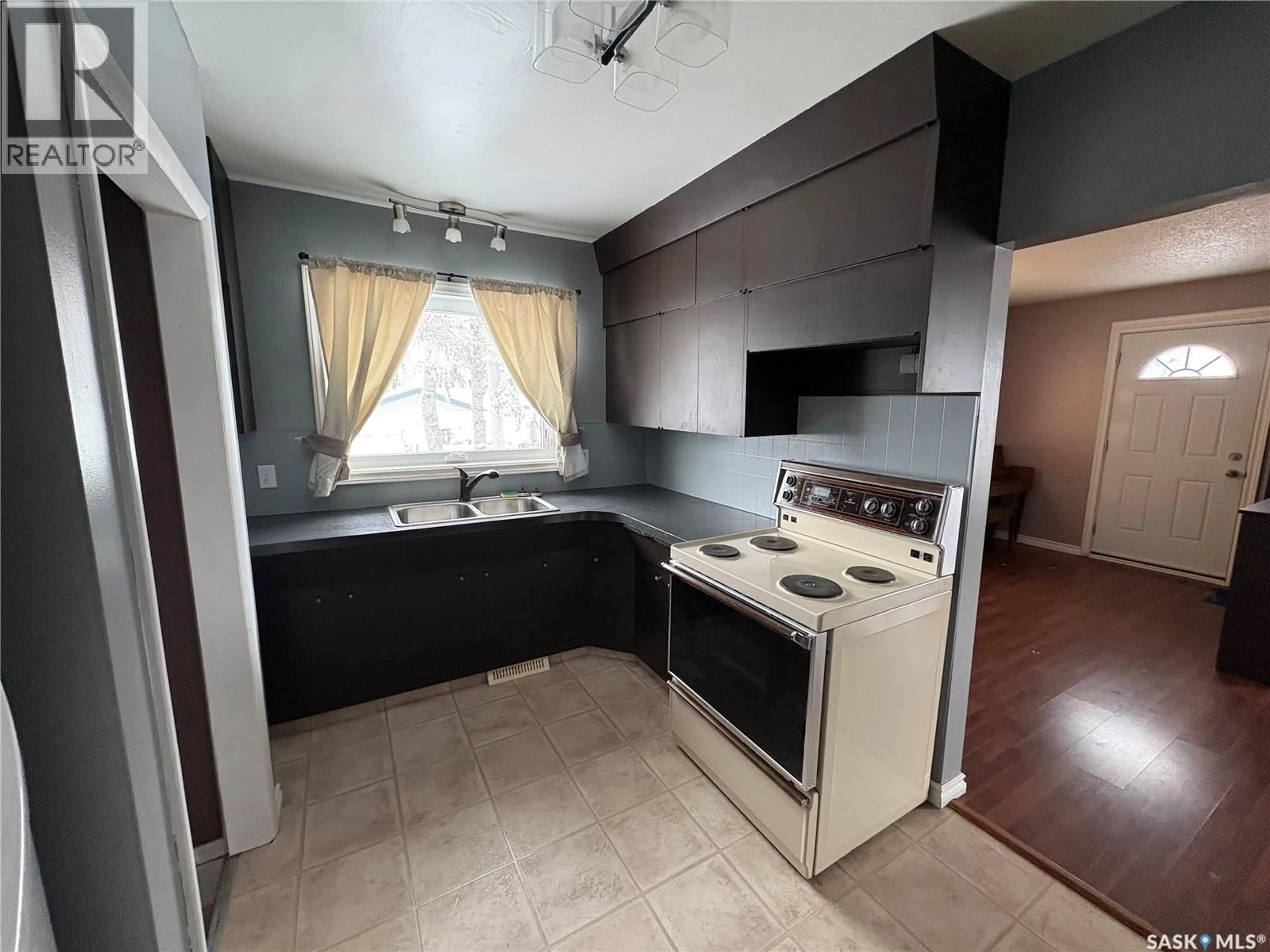 Standard kitchen, unknown for 222 1ST STREET, Wadena Saskatchewan S0A4J0