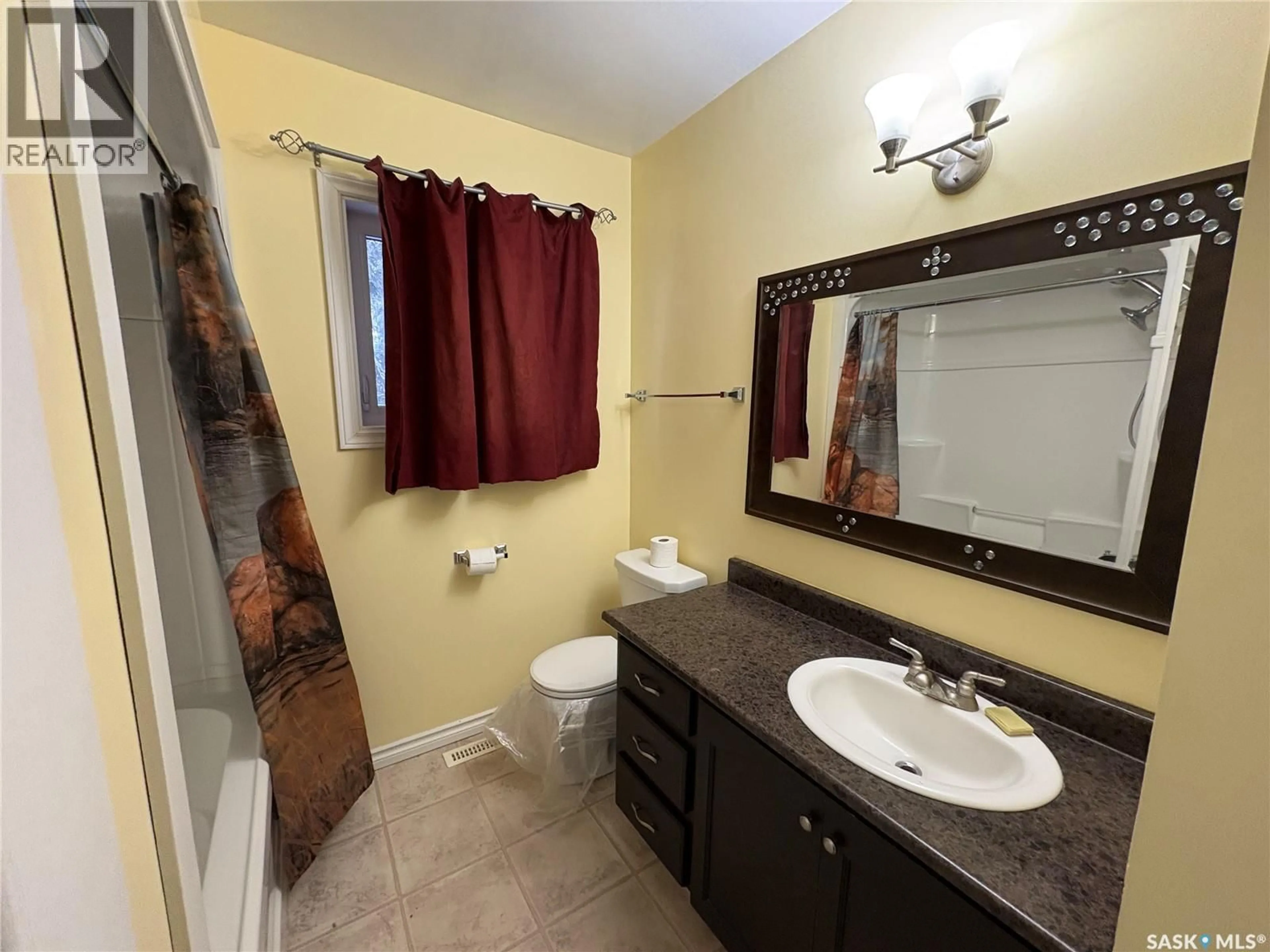 Standard bathroom, ceramic/tile floor for 222 1ST STREET, Wadena Saskatchewan S0A4J0