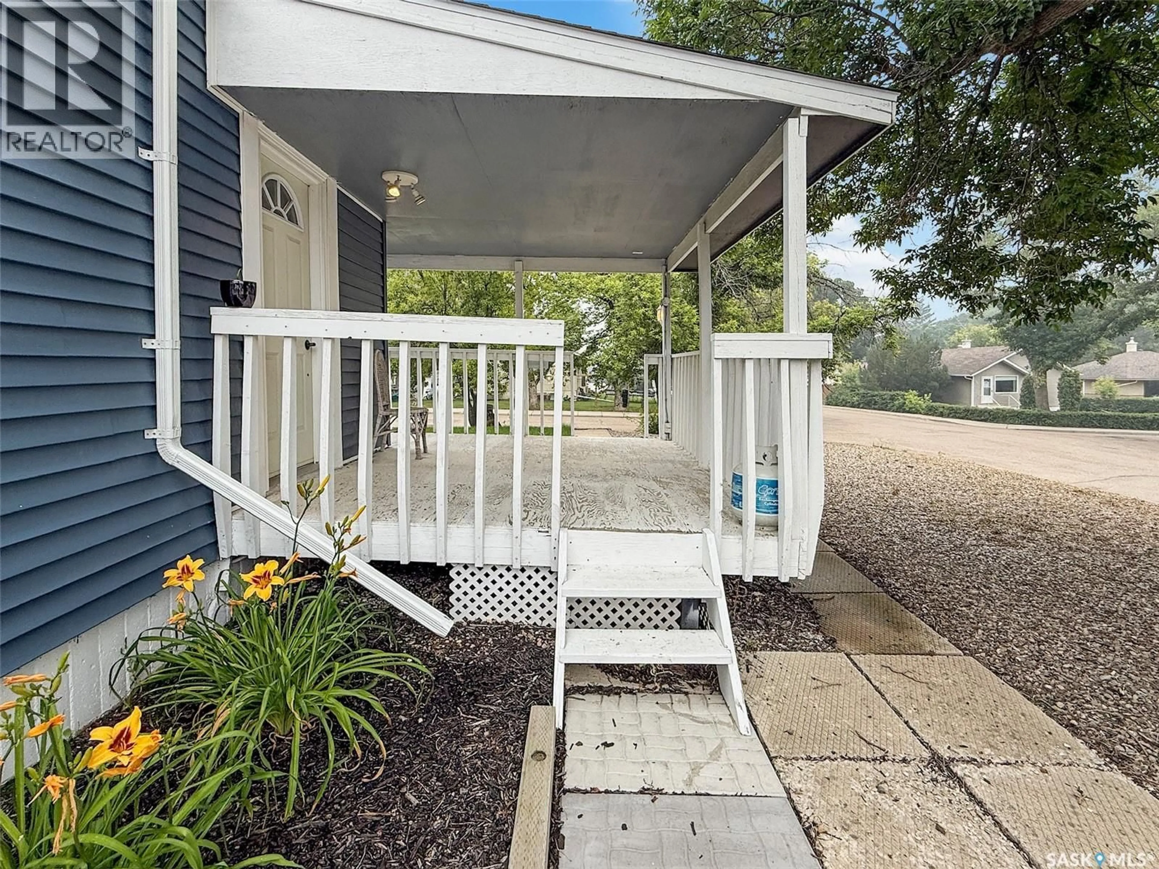 Patio, water/lake/river/ocean view for 404 7TH AVENUE, Swift Current Saskatchewan S9H0Z3