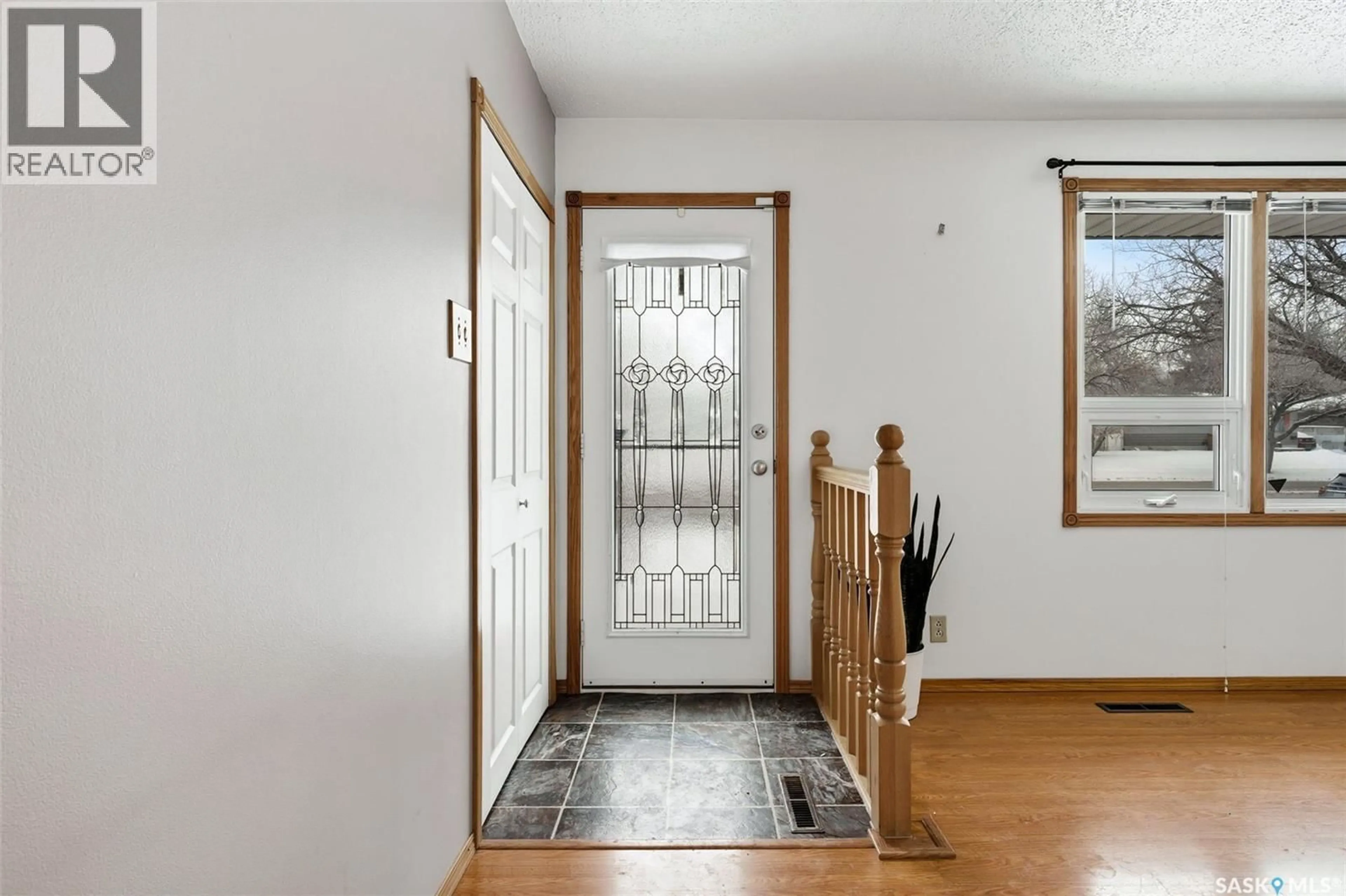 Indoor entryway for 3111 AVONHURST DRIVE, Regina Saskatchewan S4R3J6