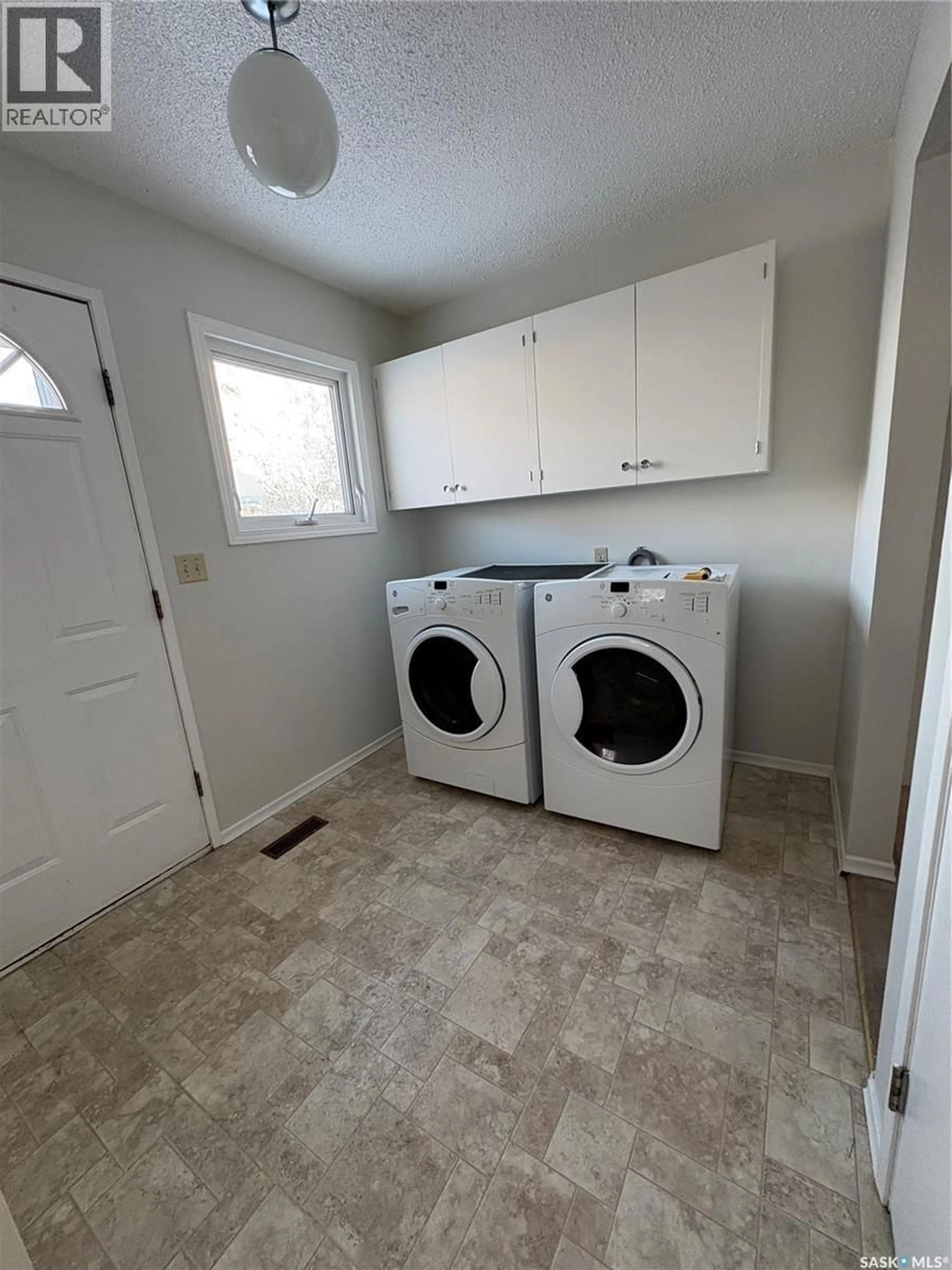 Laundry room for 112 2ND AVENUE, Kelvington Saskatchewan S0A1W0