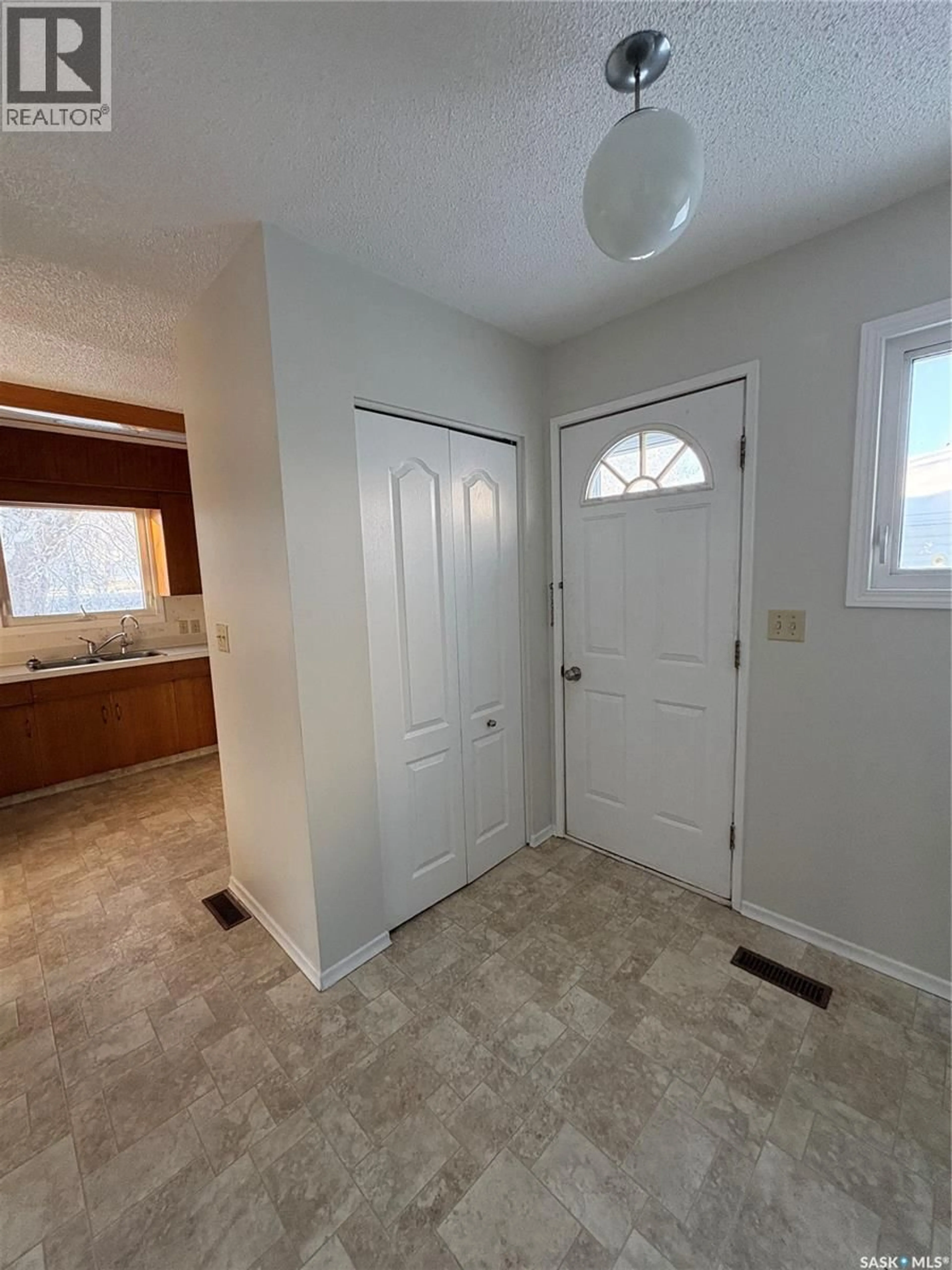 Indoor entryway for 112 2ND AVENUE, Kelvington Saskatchewan S0A1W0