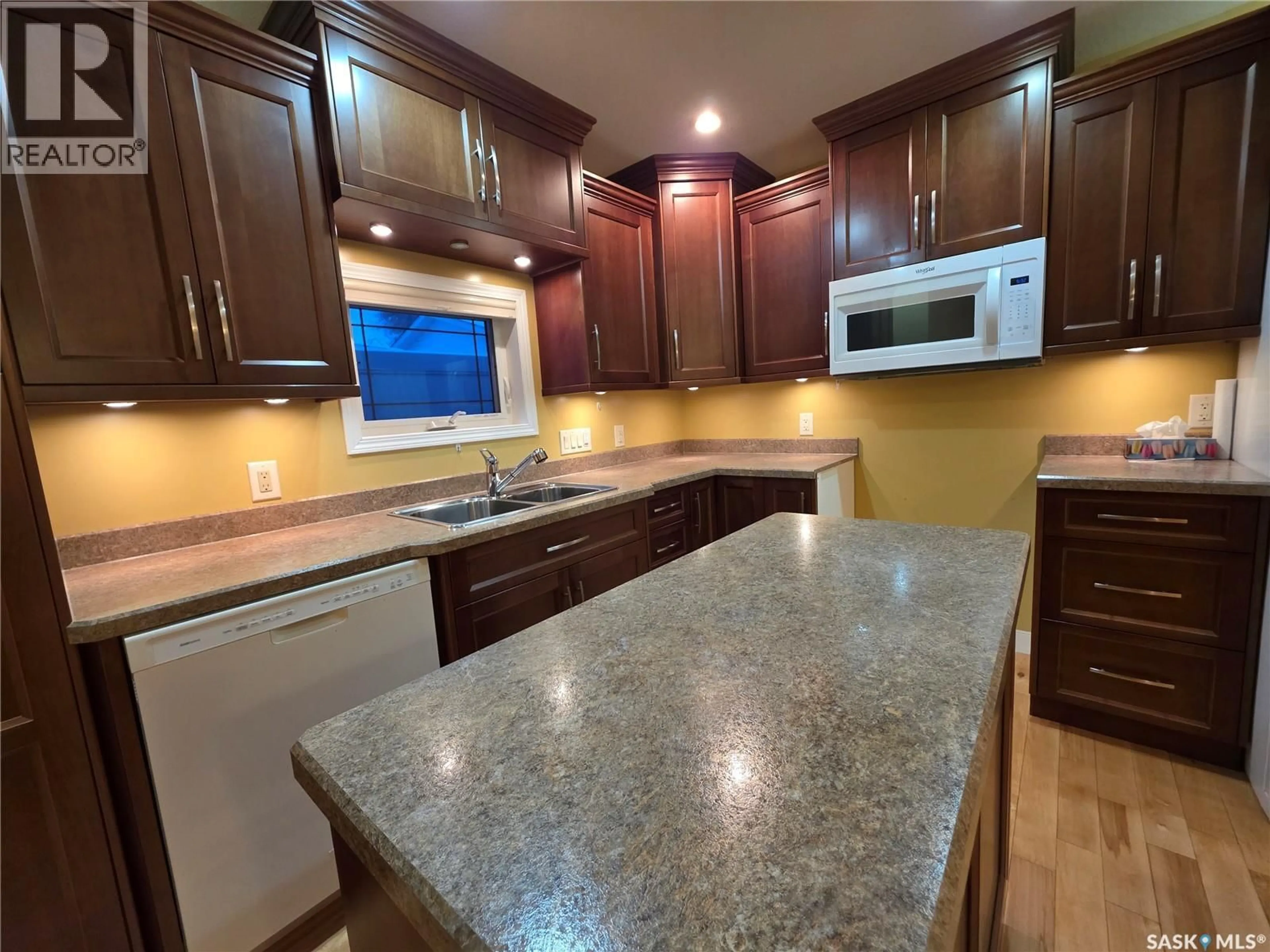 Open concept kitchen, ceramic/tile floor for 930 NORTH STREET, Swift Current Saskatchewan S9H5N6