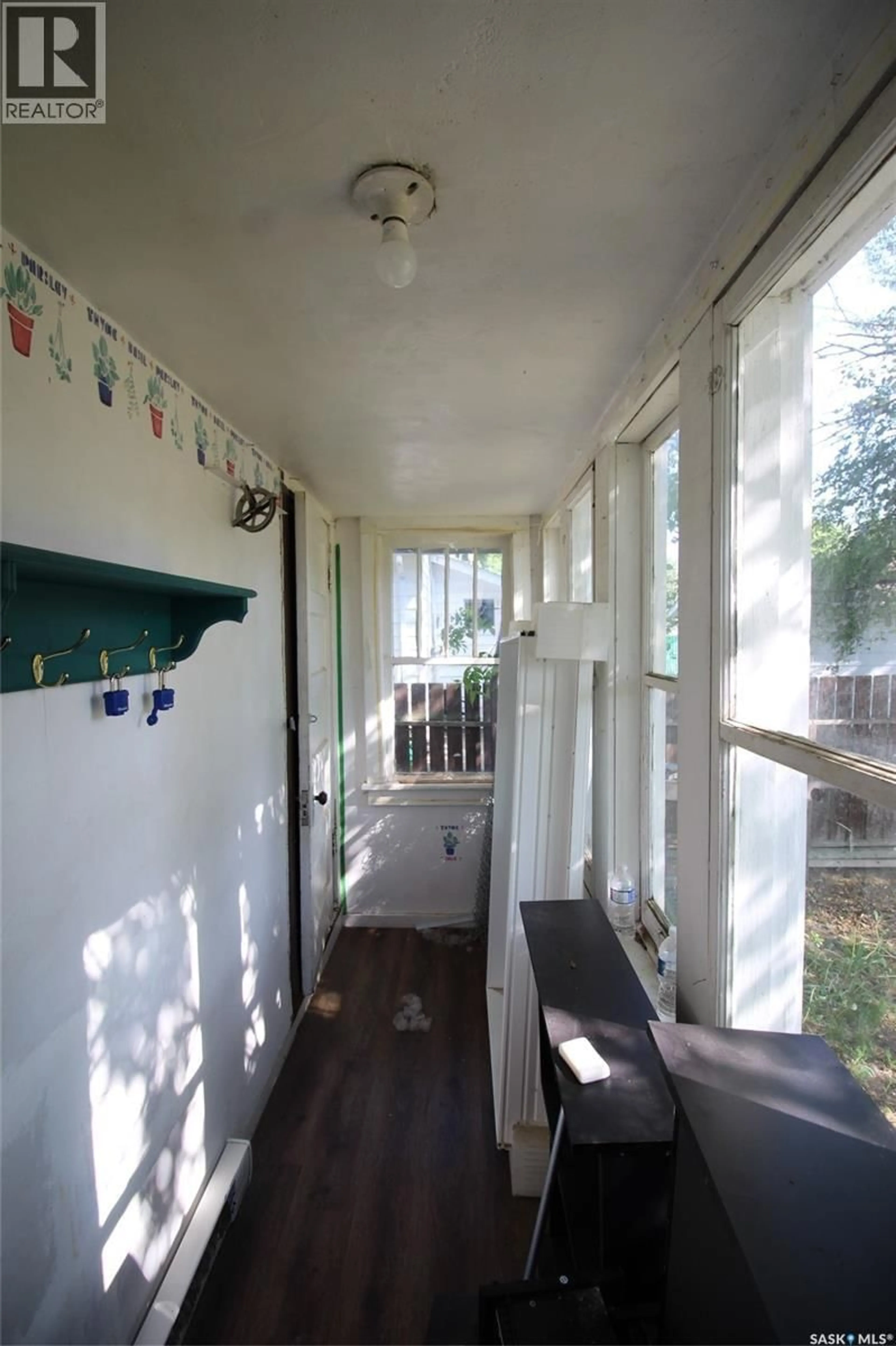 Indoor entryway for 564 1ST STREET, Shaunavon Saskatchewan S0N2M0