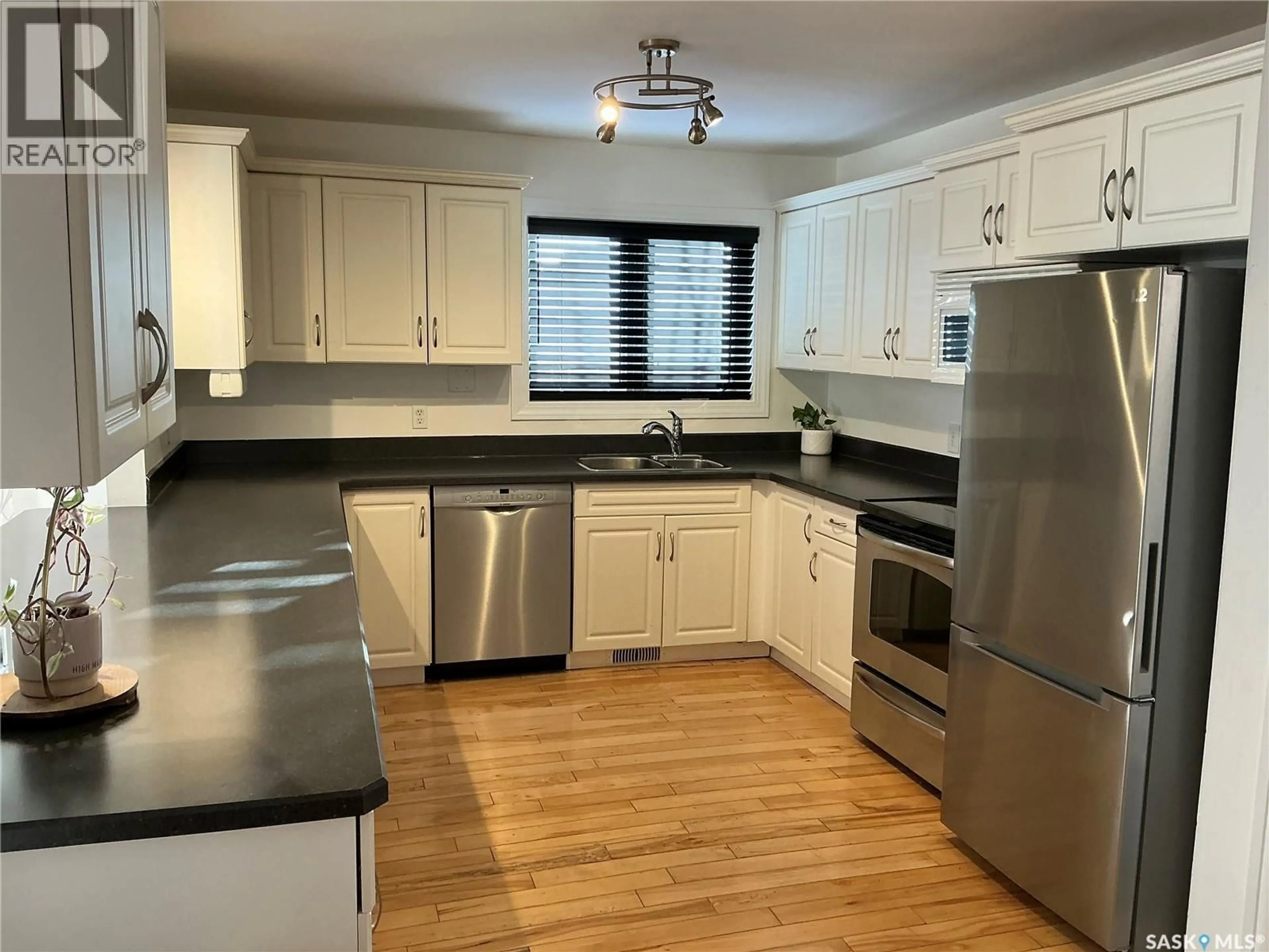 Open concept kitchen, unknown for 137 X AVENUE, Saskatoon Saskatchewan S7M3H2