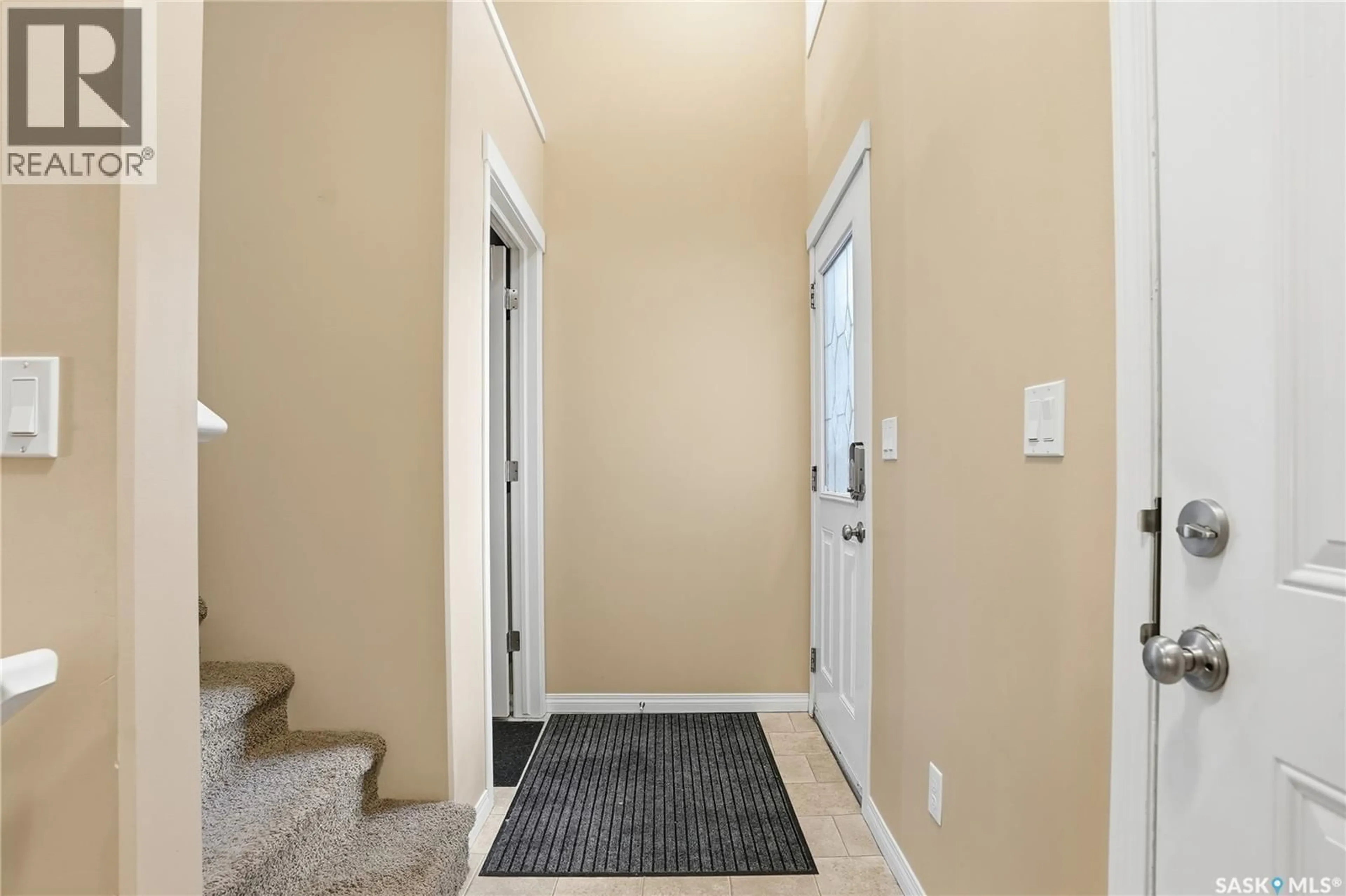Indoor entryway for 219 HENICK CRESCENT, Saskatoon Saskatchewan S7H0J9