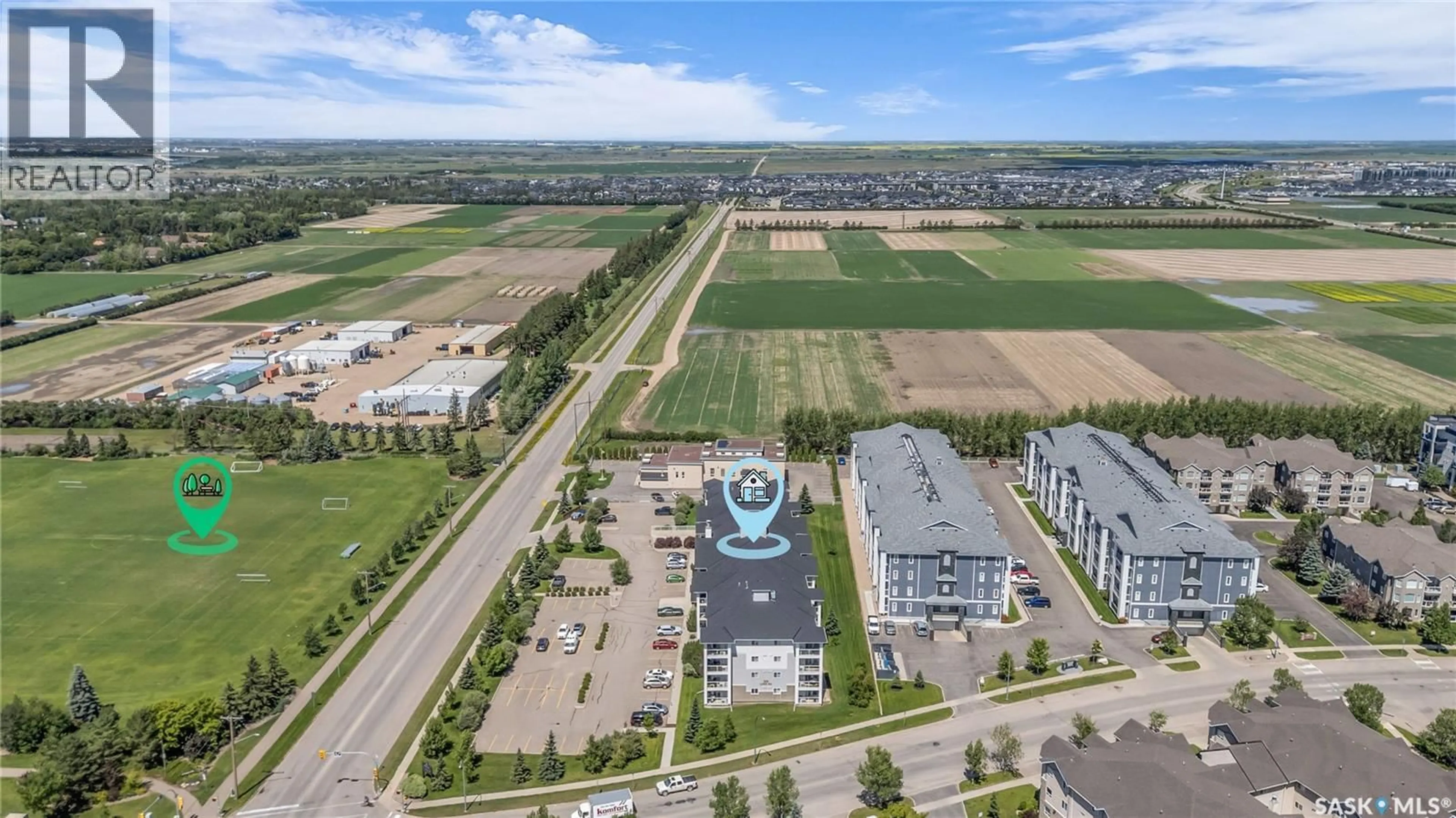 A pic from outside/outdoor area/front of a property/back of a property/a pic from drone, building for 105 - 303 LOWE ROAD, Saskatoon Saskatchewan S7S1P2