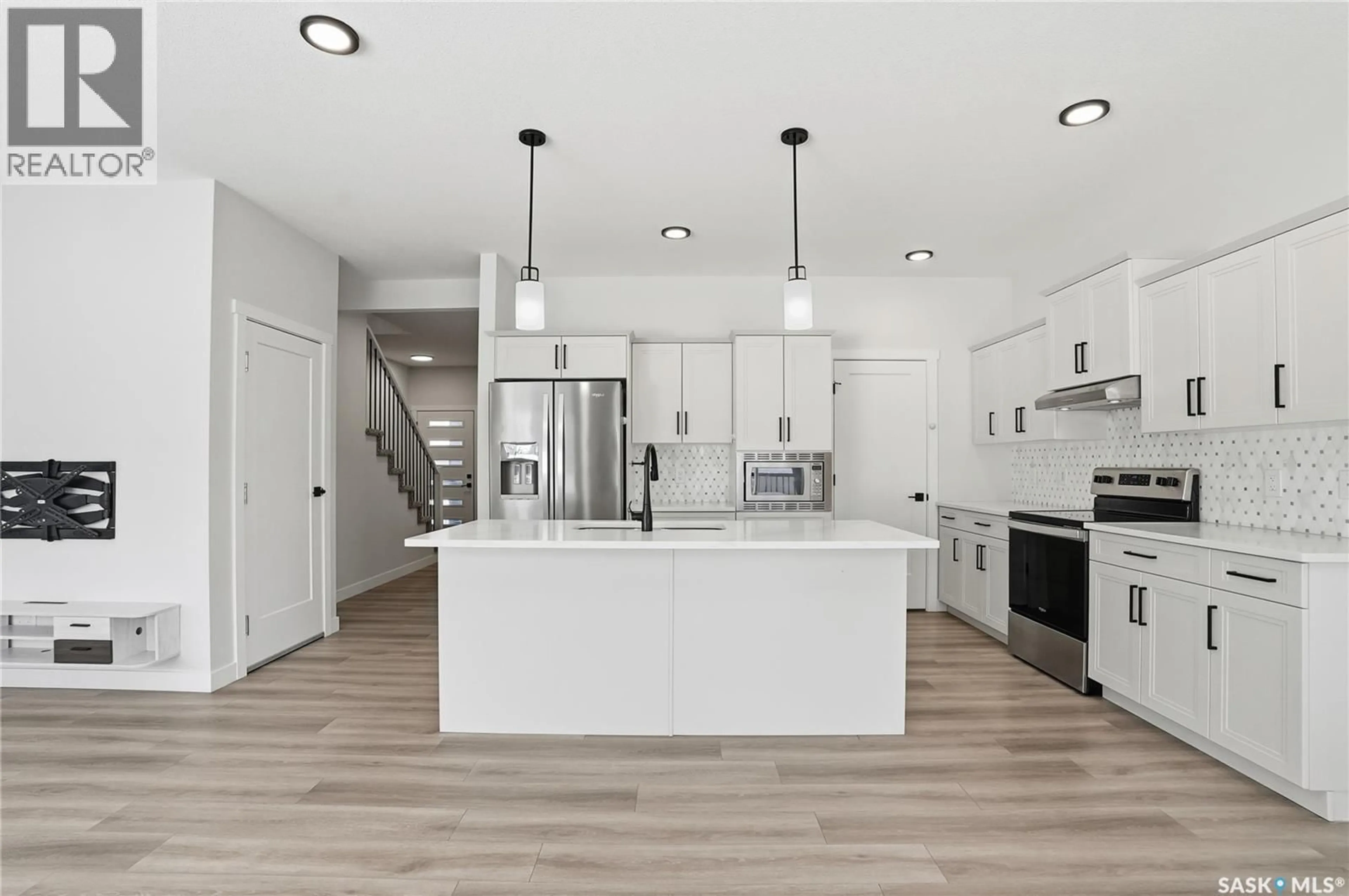 Open concept kitchen, ceramic/tile floor for 134 CHELSOM BEND, Saskatoon Saskatchewan S7V1L1
