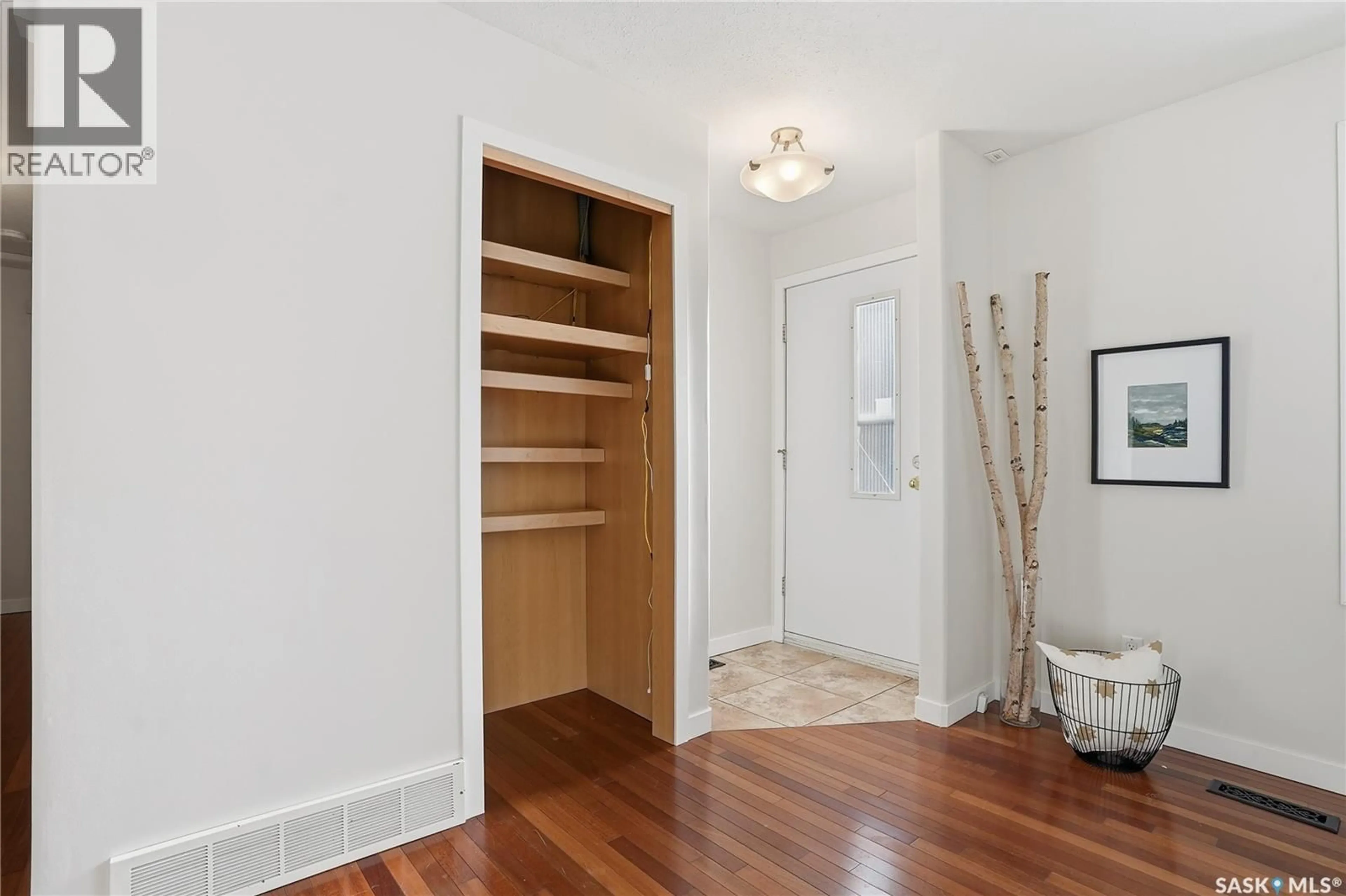 Indoor entryway for 218 WEDGE ROAD, Saskatoon Saskatchewan S7L6E9