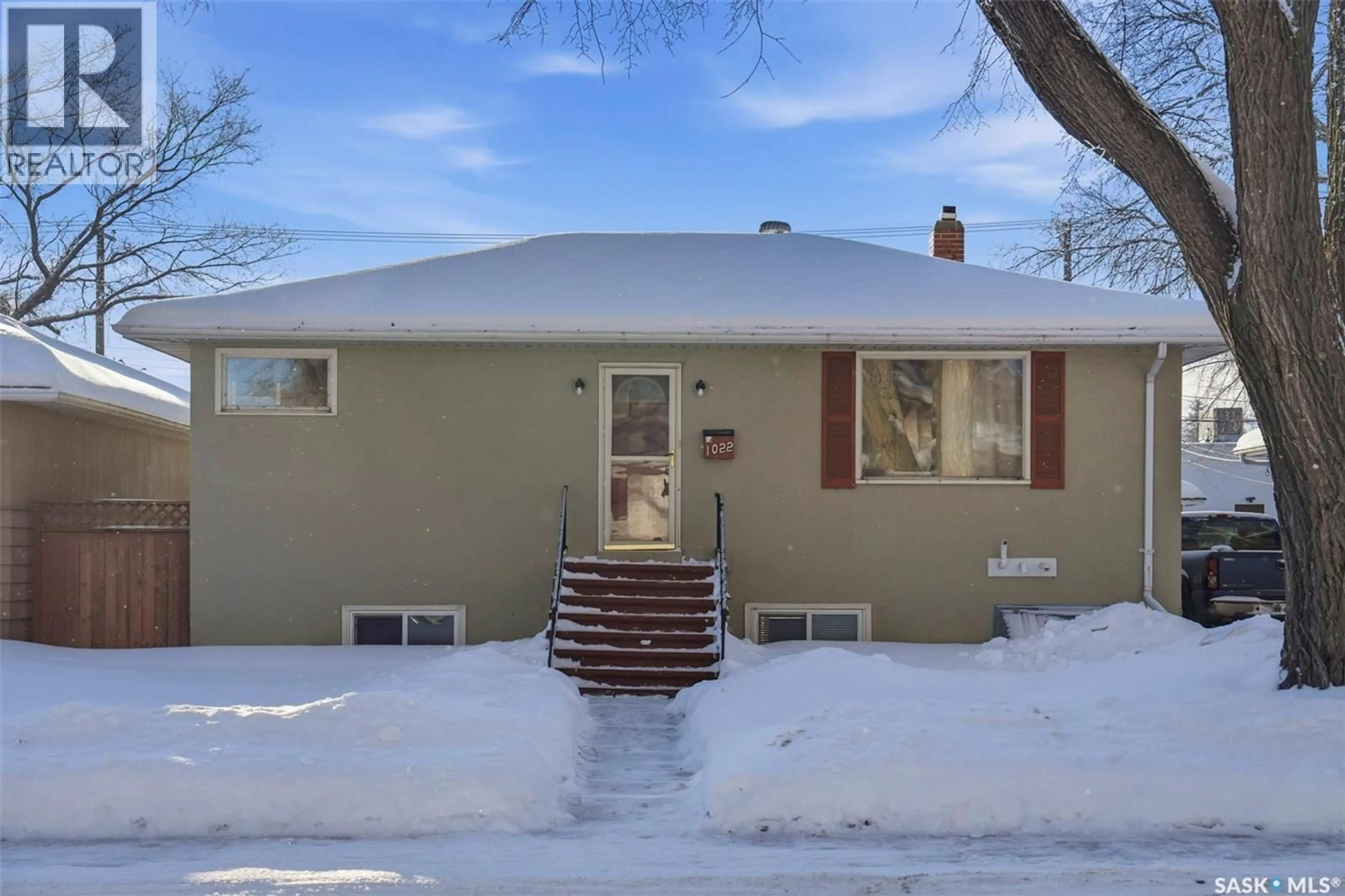 Home with vinyl exterior material, street for 1022 9TH STREET, Saskatoon Saskatchewan S7H0N2