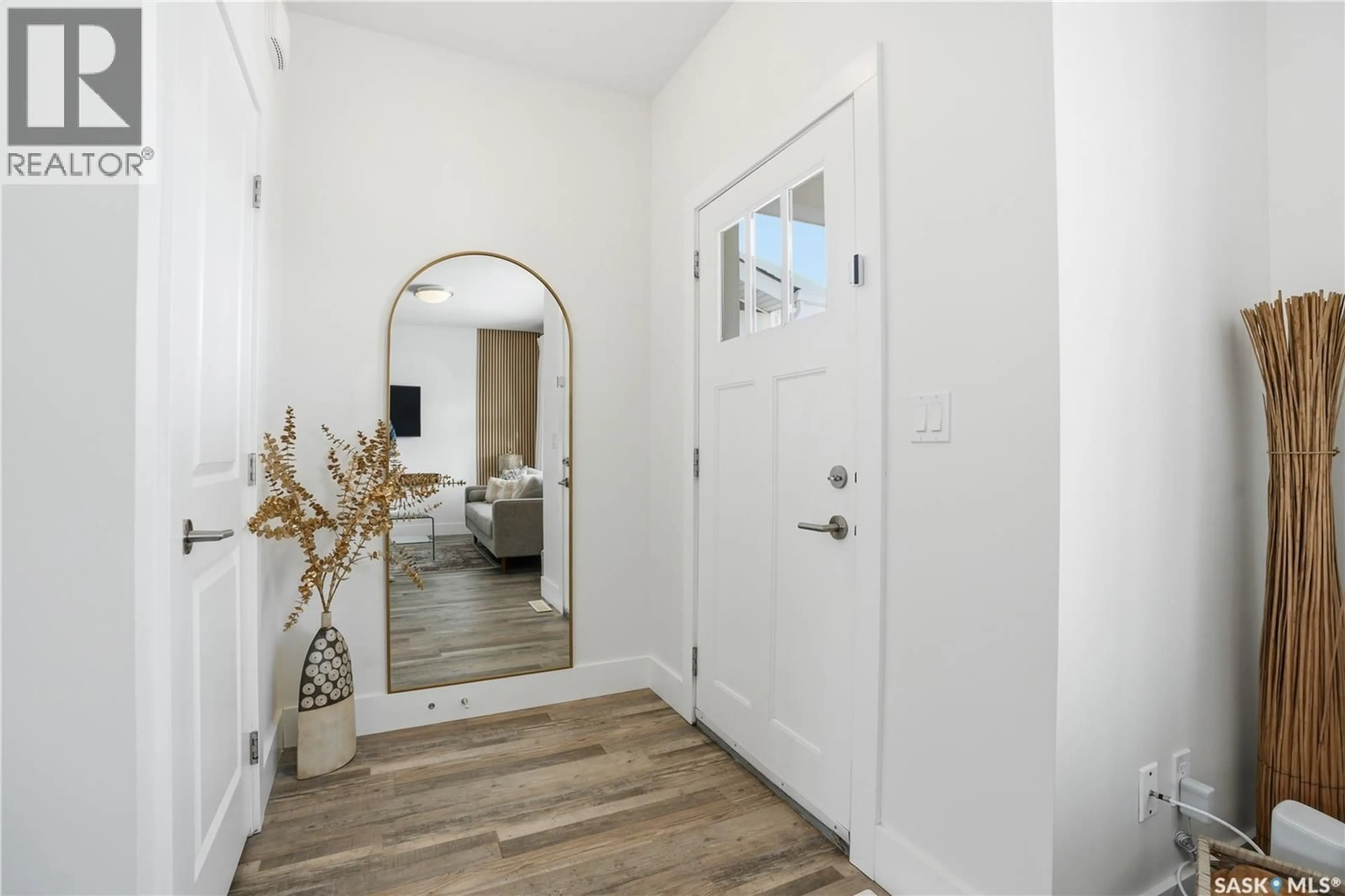 Indoor entryway for 443 EATON LANE, Saskatoon Saskatchewan S7V0A4