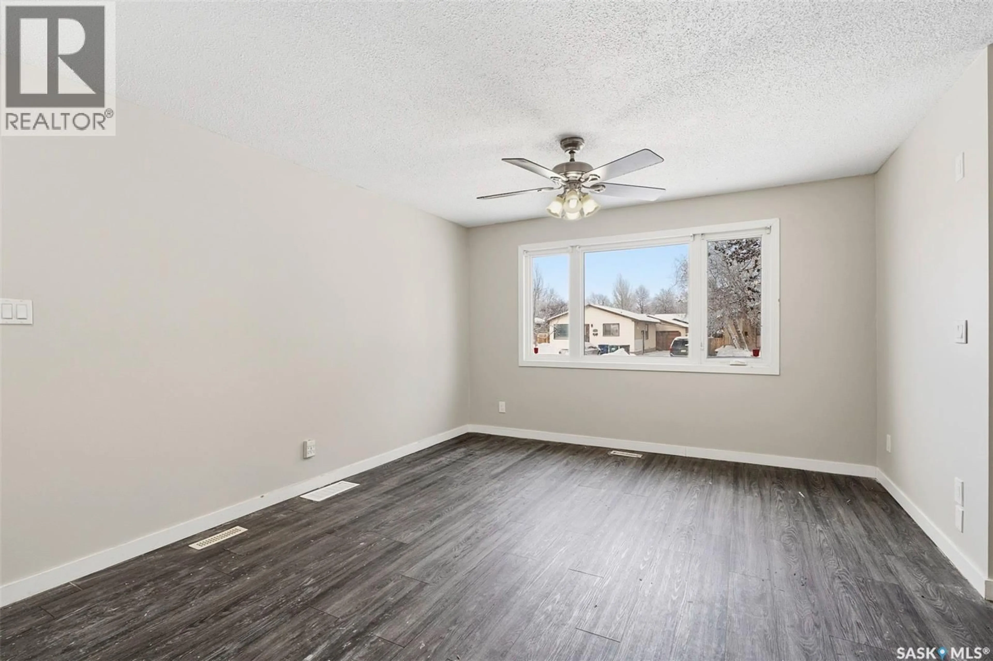 A pic of a room for 258 WATERLOO CRESCENT, Saskatoon Saskatchewan S7H4G5