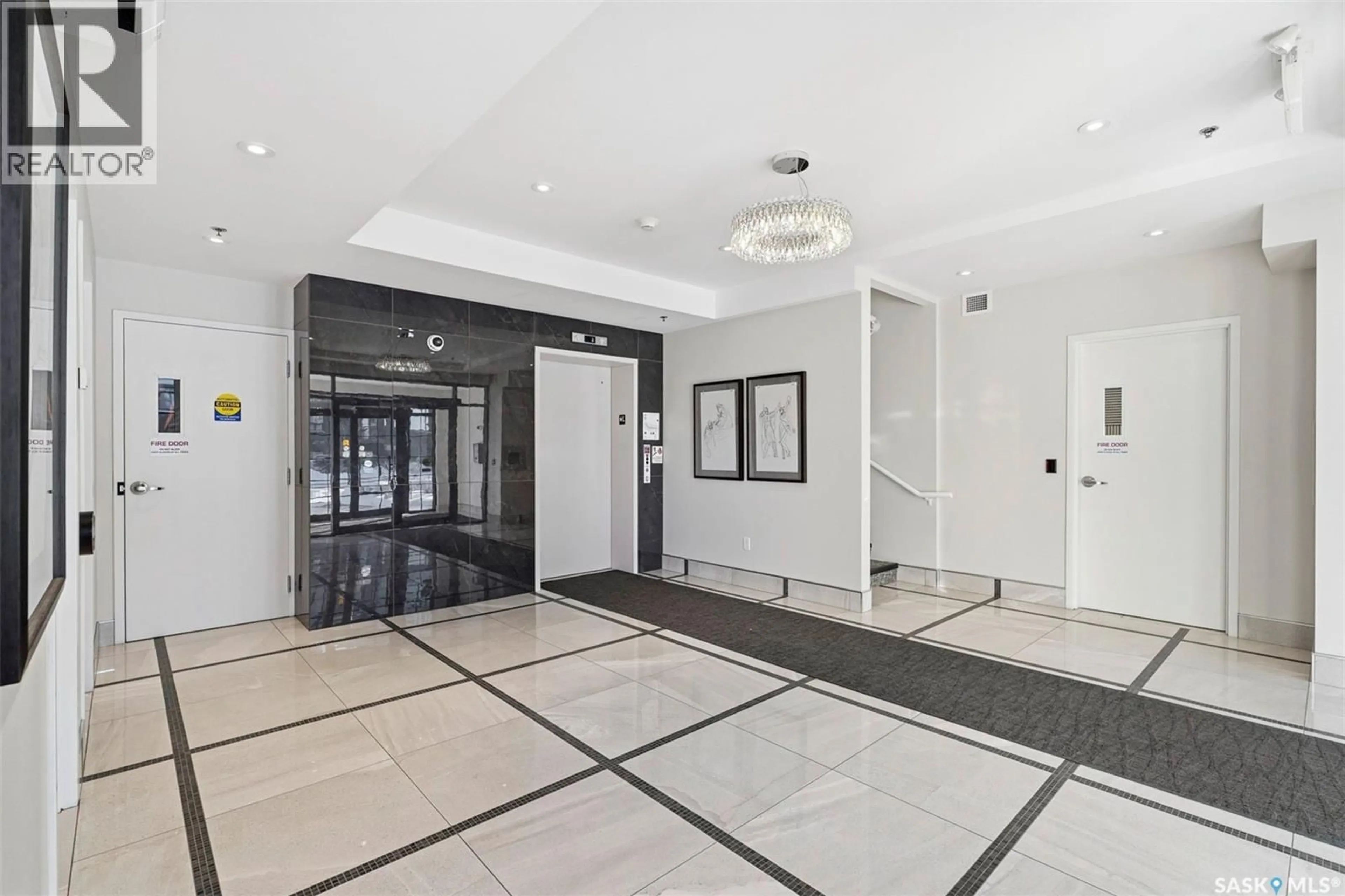 Indoor foyer for 408 - 110 CARTWRIGHT STREET, Saskatoon Saskatchewan S7T0X1
