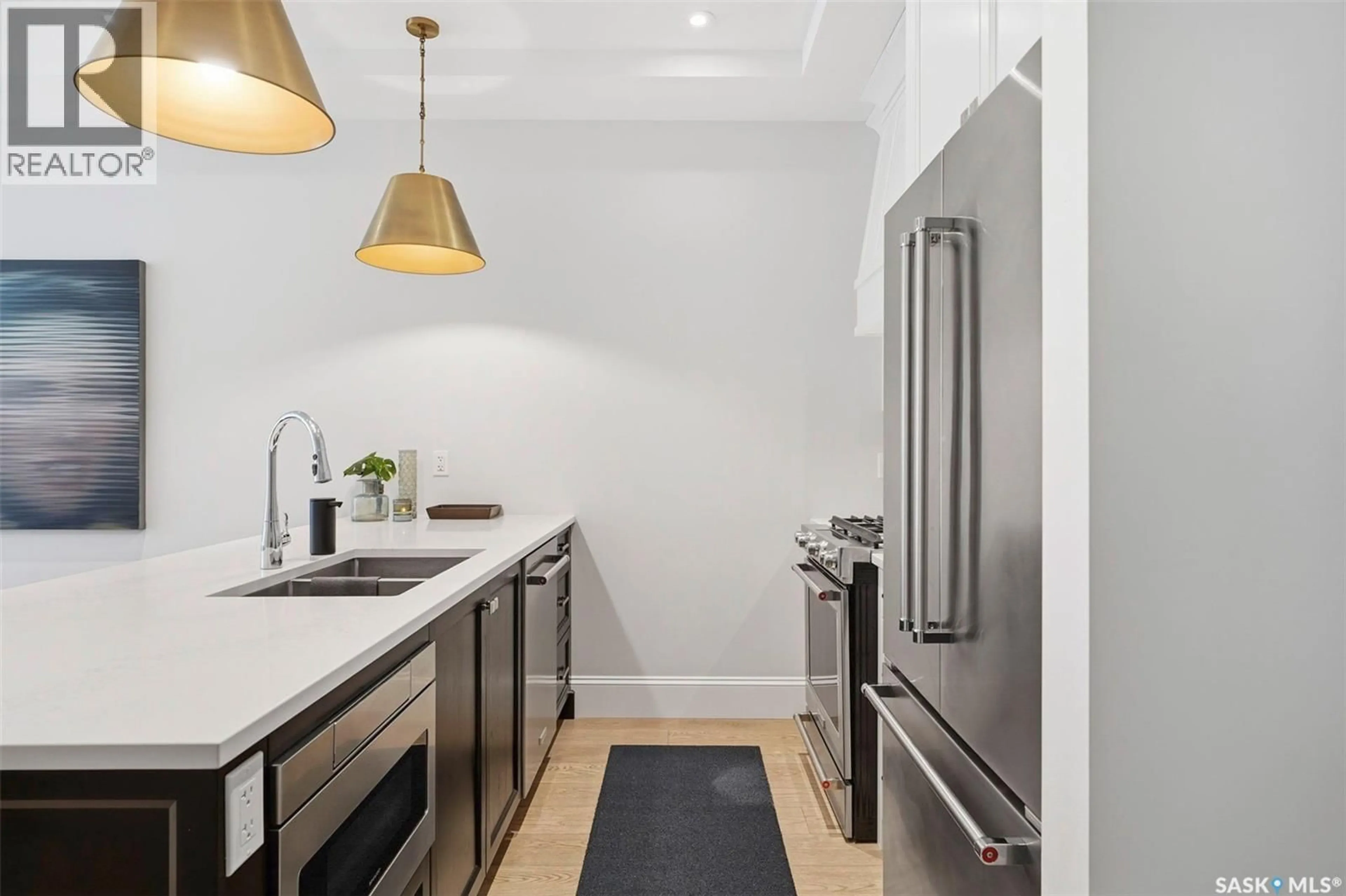 Contemporary kitchen, unknown for 408 - 110 CARTWRIGHT STREET, Saskatoon Saskatchewan S7T0X1