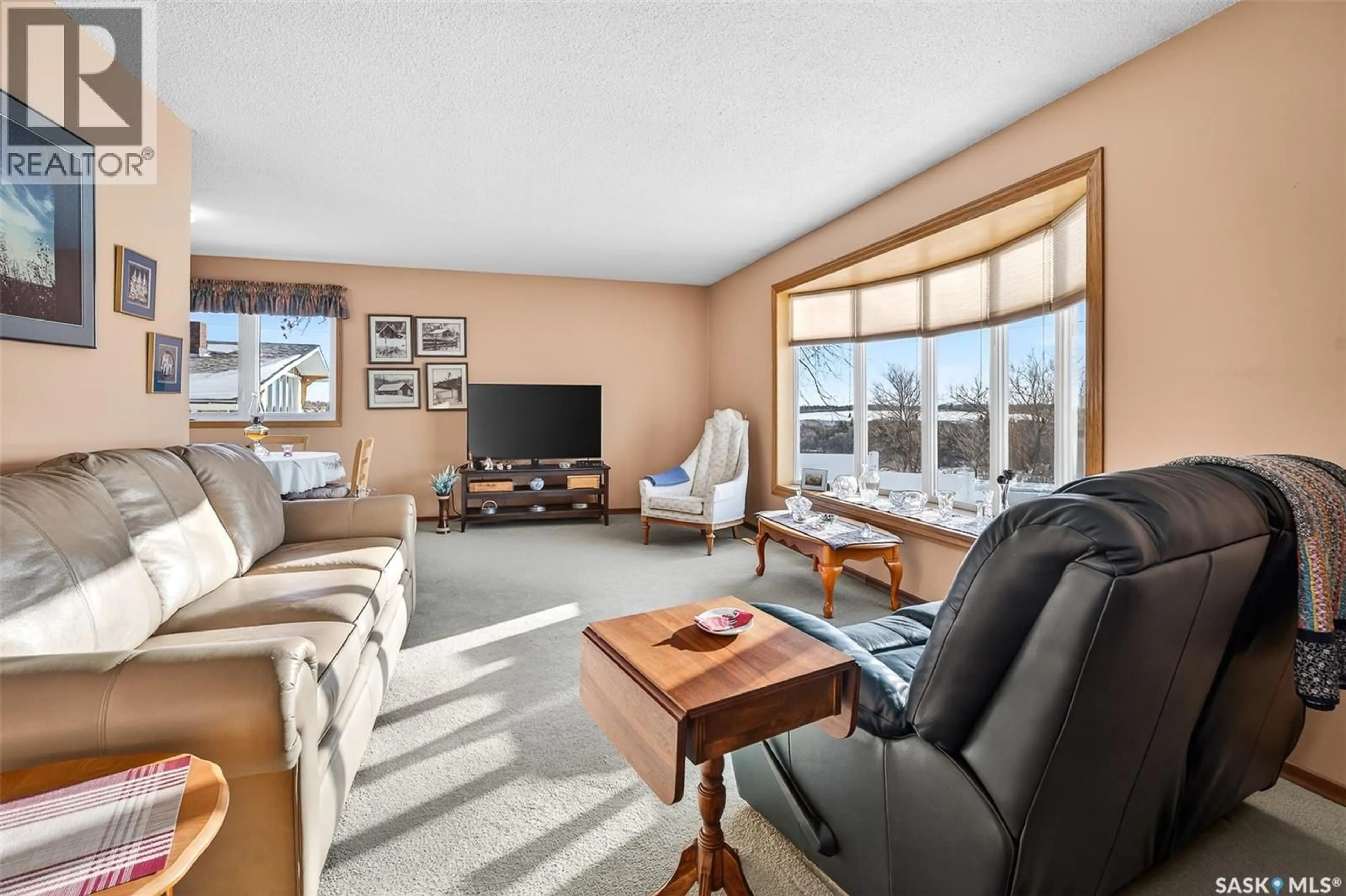 Living room with furniture, unknown for 868 VALLEYVIEW DRIVE, Moose Jaw Saskatchewan S6H5S2