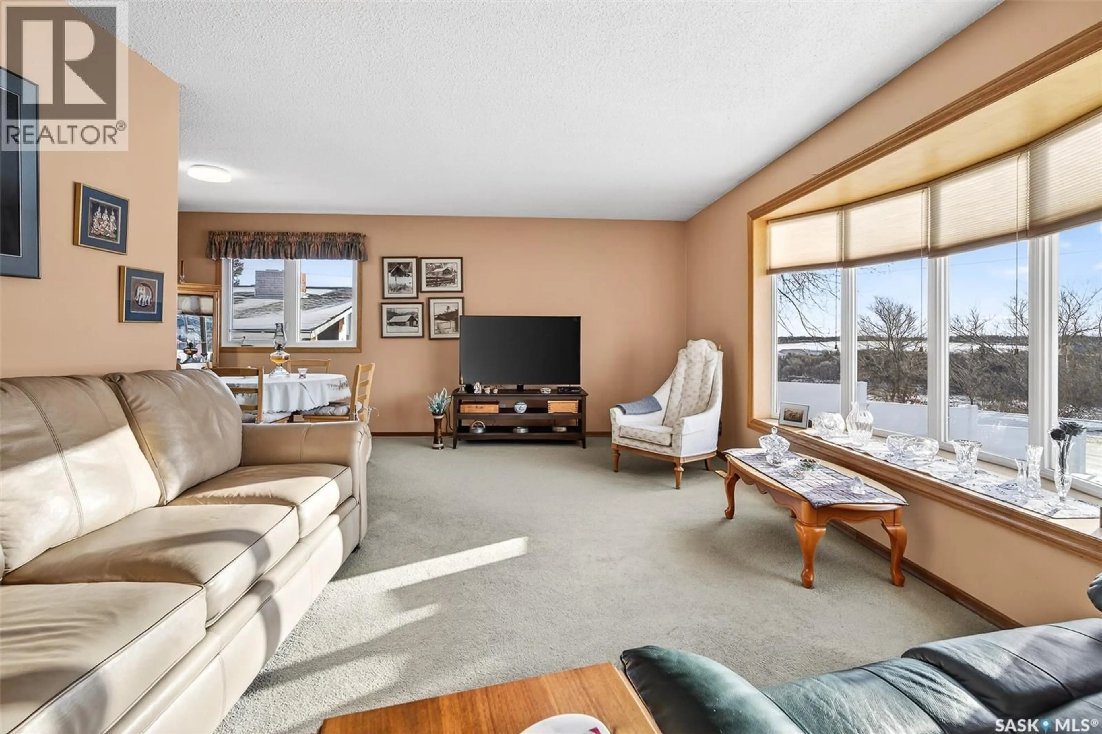 Living room with furniture, unknown for 868 VALLEYVIEW DRIVE, Moose Jaw Saskatchewan S6H5S2