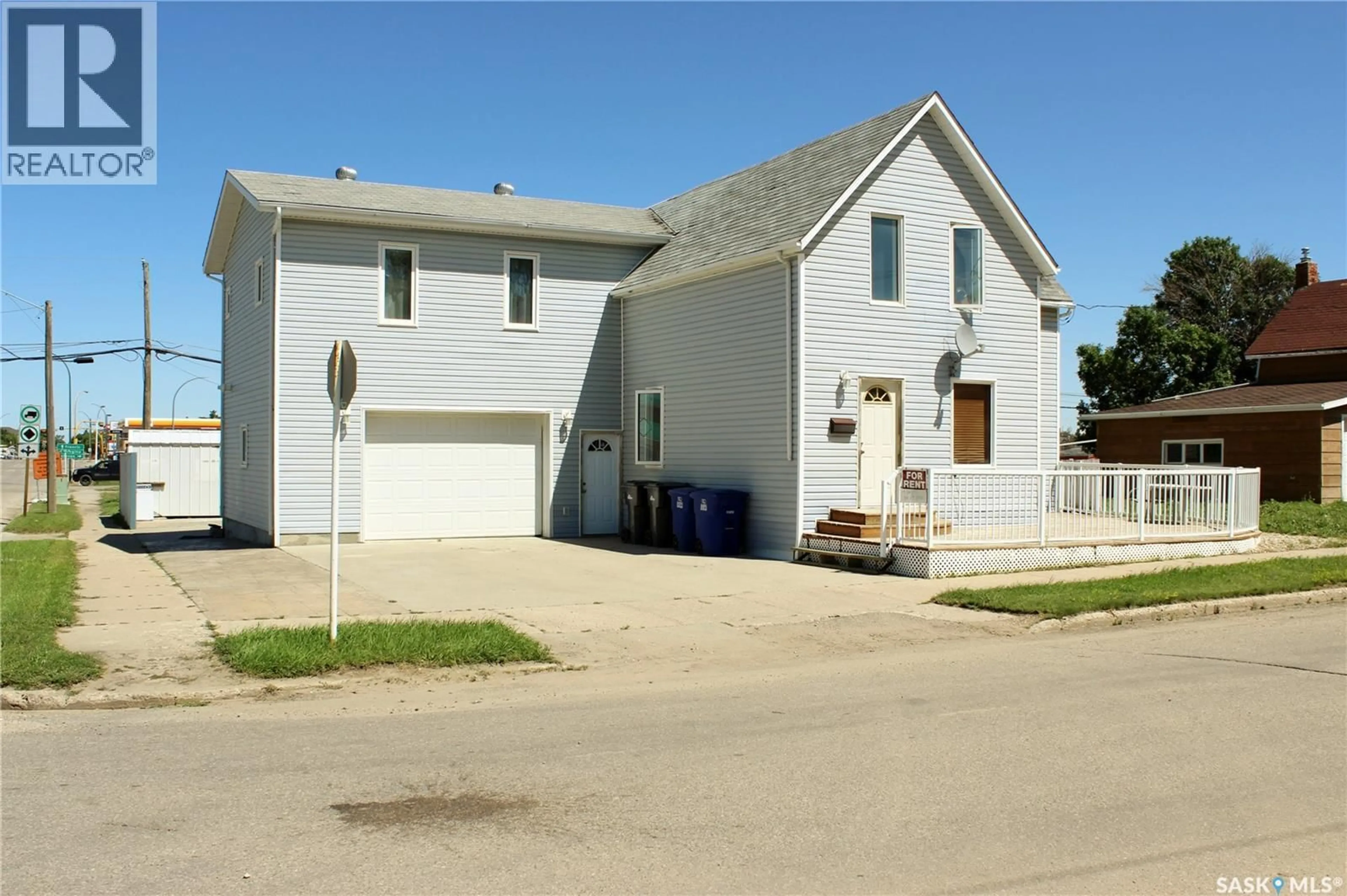 Home with vinyl exterior material, street for 3 2ND AVENUE, Weyburn Saskatchewan S4H1W7