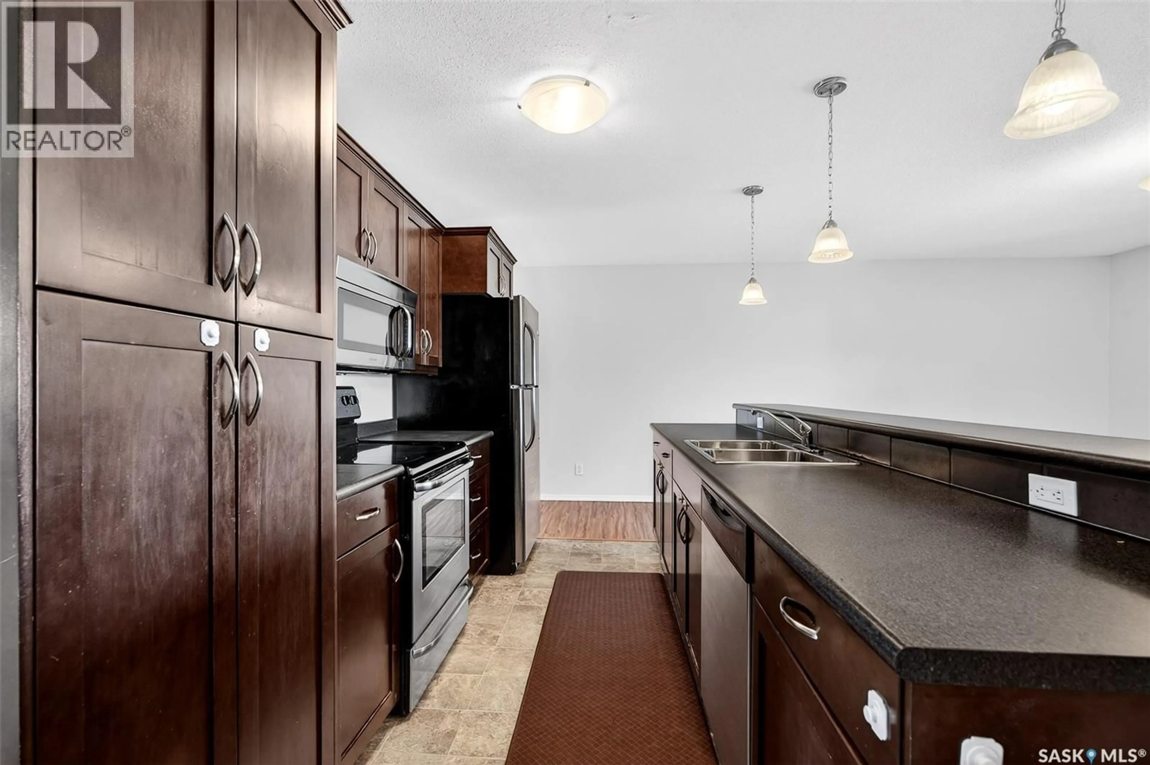Standard kitchen, unknown for 203 - 221 MAIN STREET, Moose Jaw Saskatchewan S6H4R6