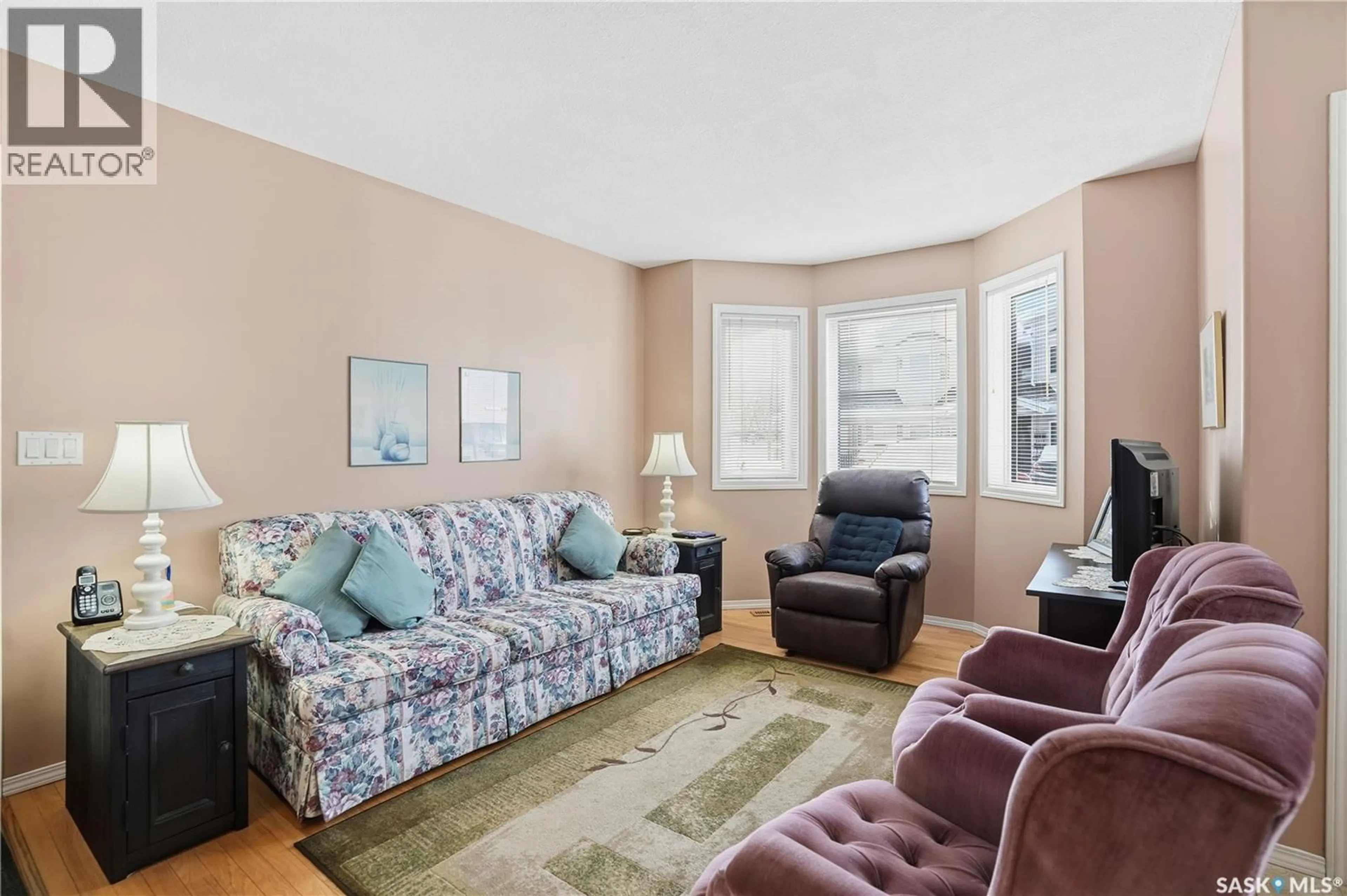 Living room with furniture, unknown for 3281 WOODHAMS DRIVE, Regina Saskatchewan S4V3A2