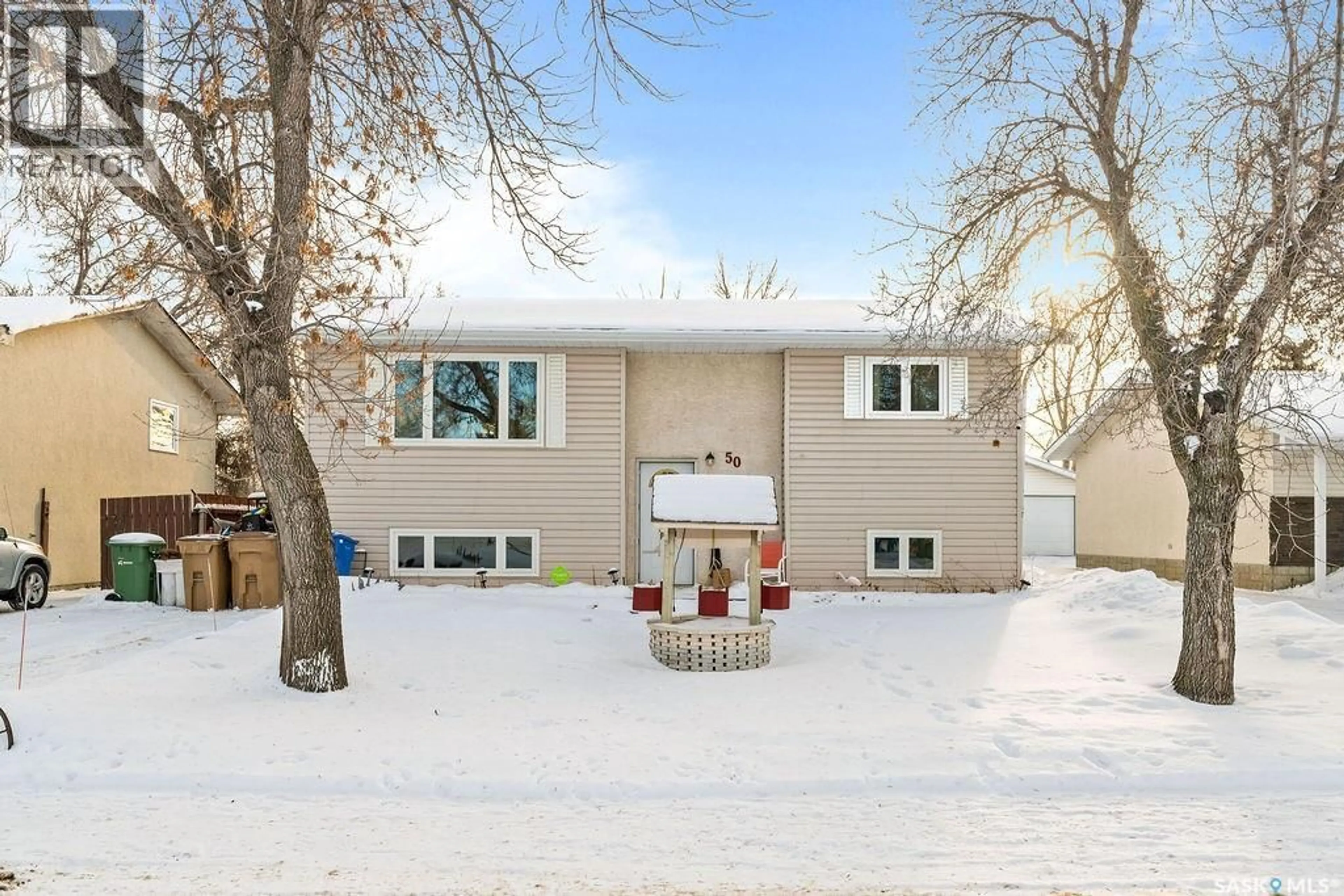 A pic from outside/outdoor area/front of a property/back of a property/a pic from drone, street for 50 HYLAND CRESCENT, Regina Saskatchewan S4R7P3