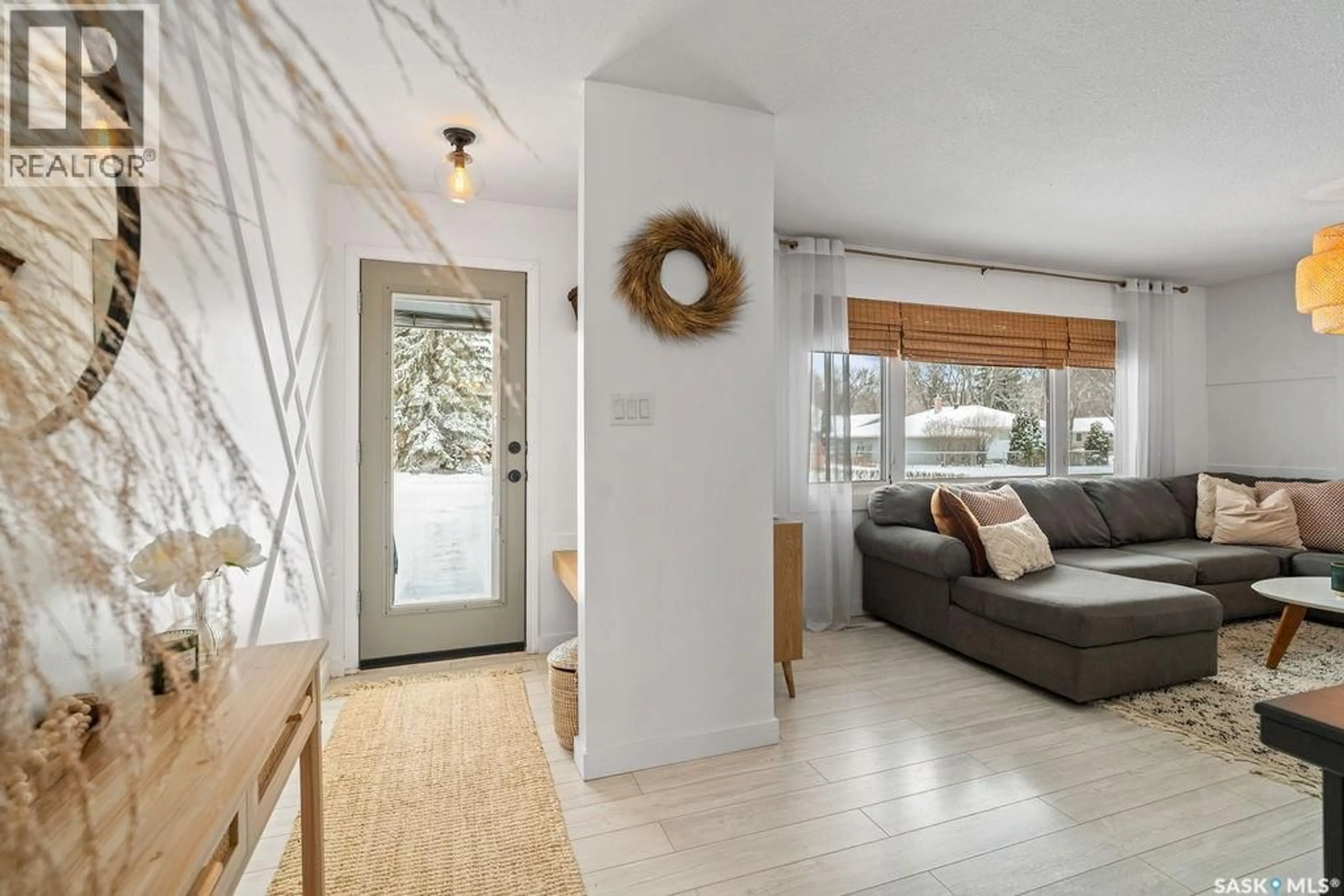 Indoor entryway for 4601 CASTLE ROAD, Regina Saskatchewan S4S4W8