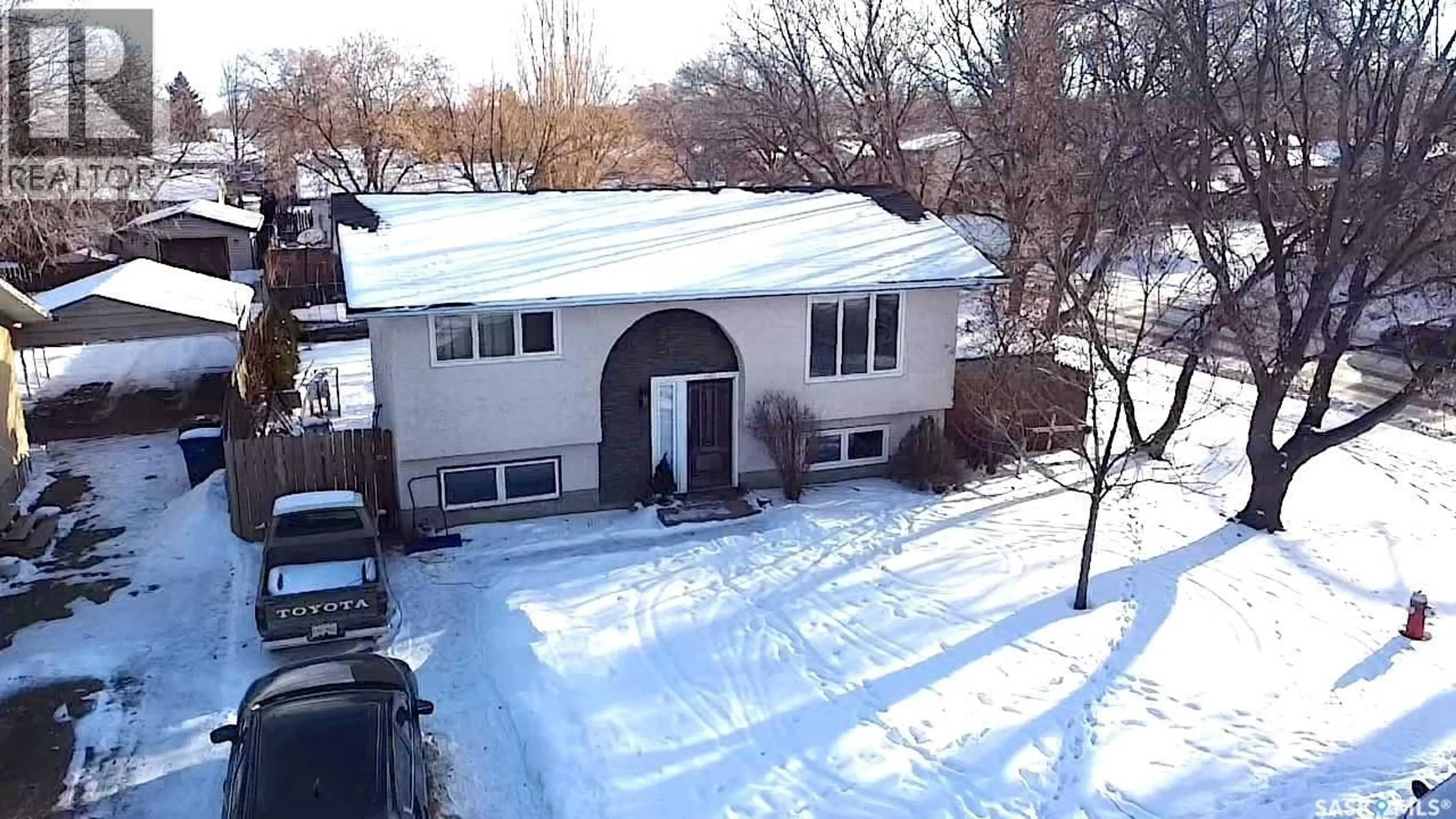 A pic from outside/outdoor area/front of a property/back of a property/a pic from drone, street for 1403 SIOUX CRESCENT, Moose Jaw Saskatchewan S6H7C8