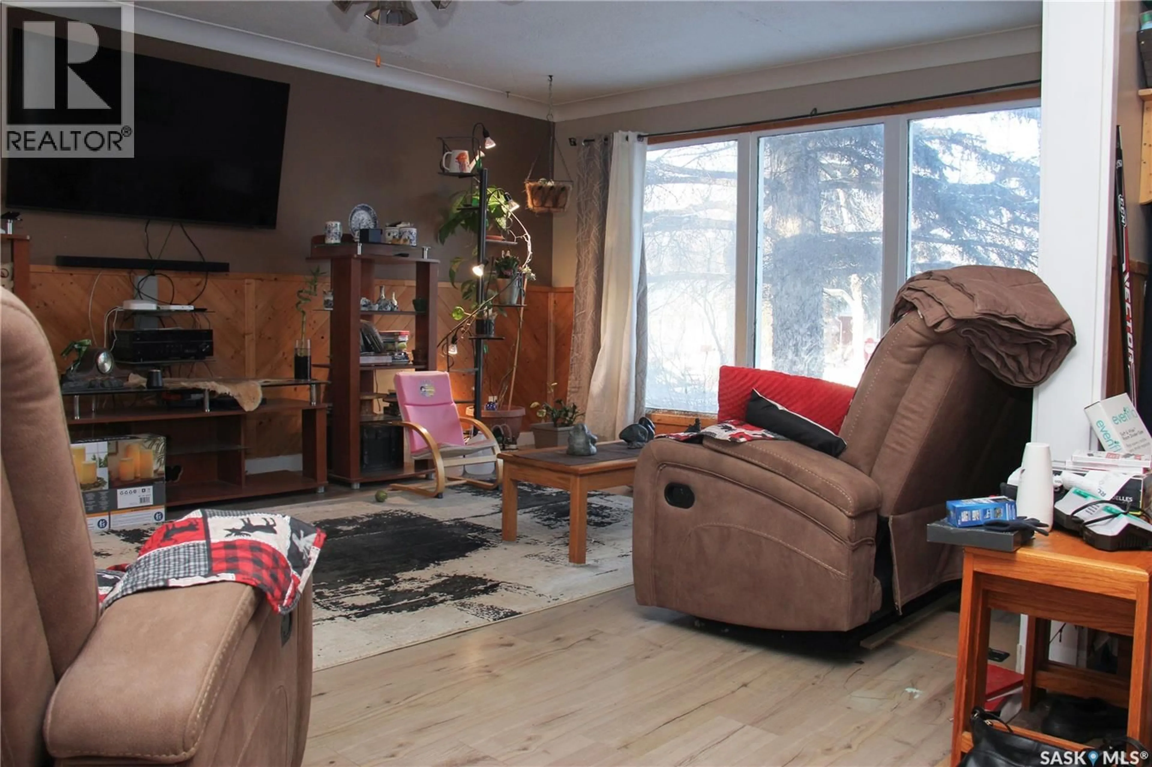 Living room with furniture, wood/laminate floor for 3205 WHITMORE AVENUE, Regina Saskatchewan S4S1C1