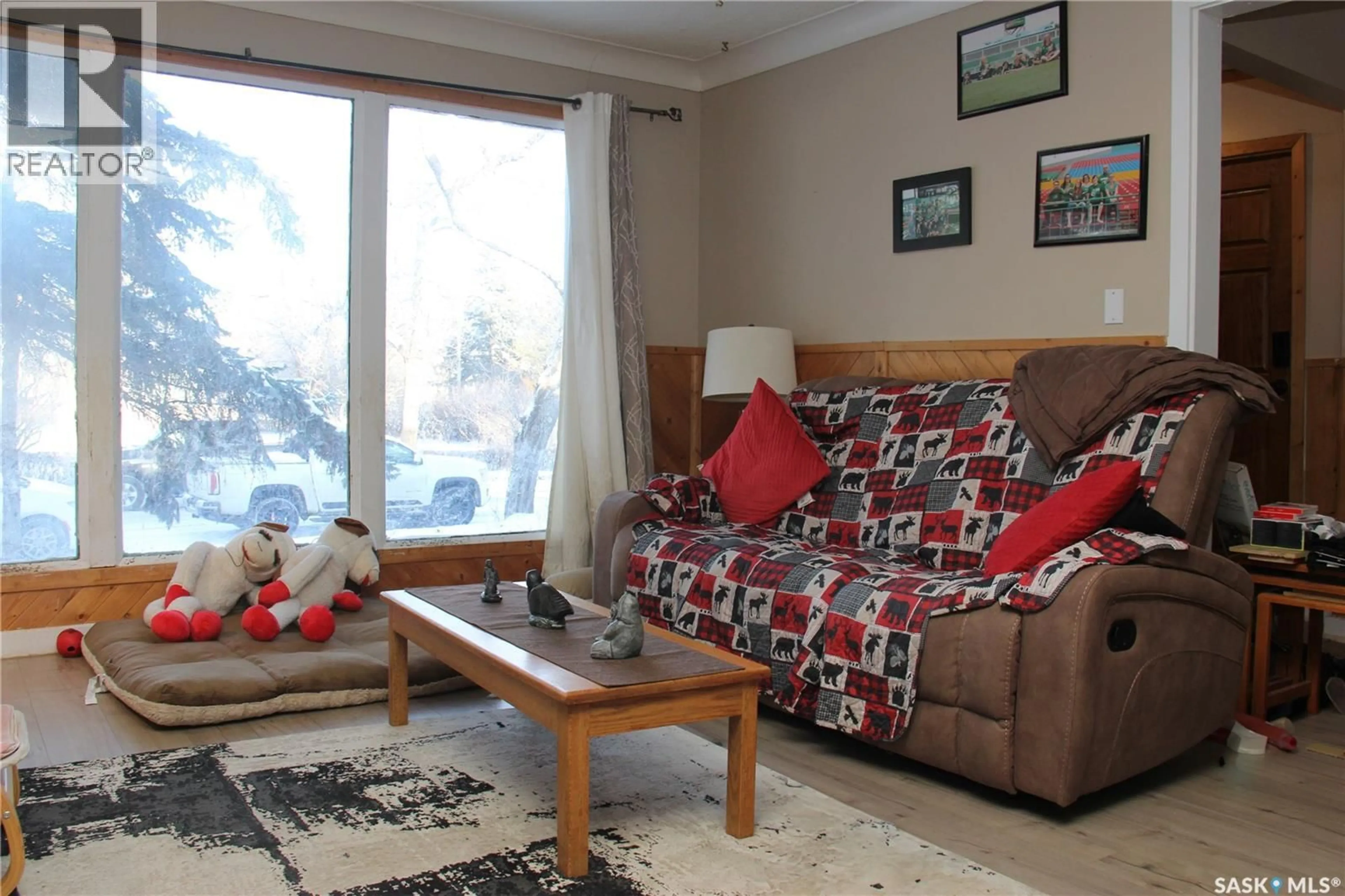 Living room with furniture, unknown for 3205 WHITMORE AVENUE, Regina Saskatchewan S4S1C1