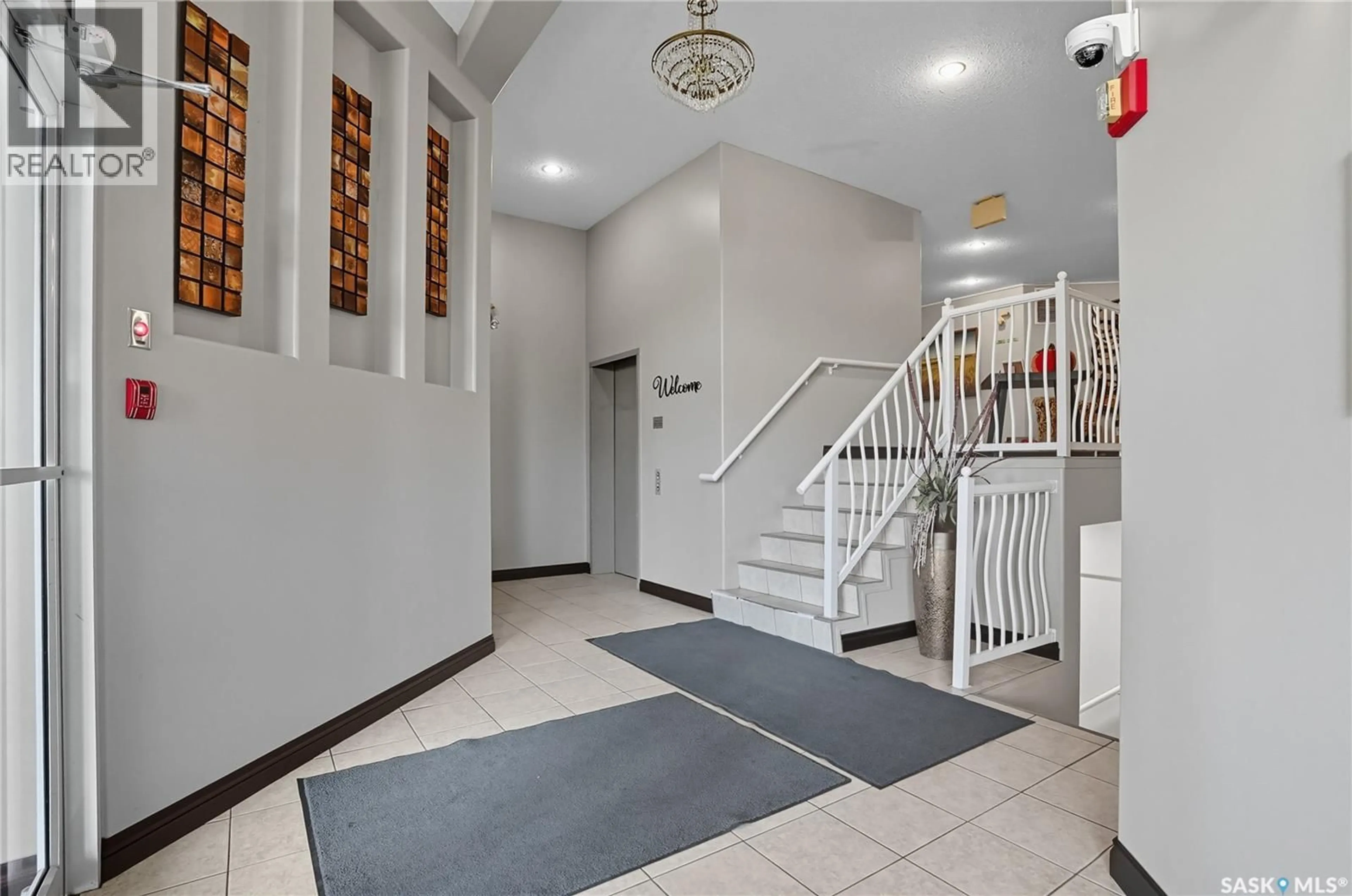 Indoor foyer for 1735 - 211 MCKERCHER DRIVE, Saskatoon Saskatchewan S7H5N6