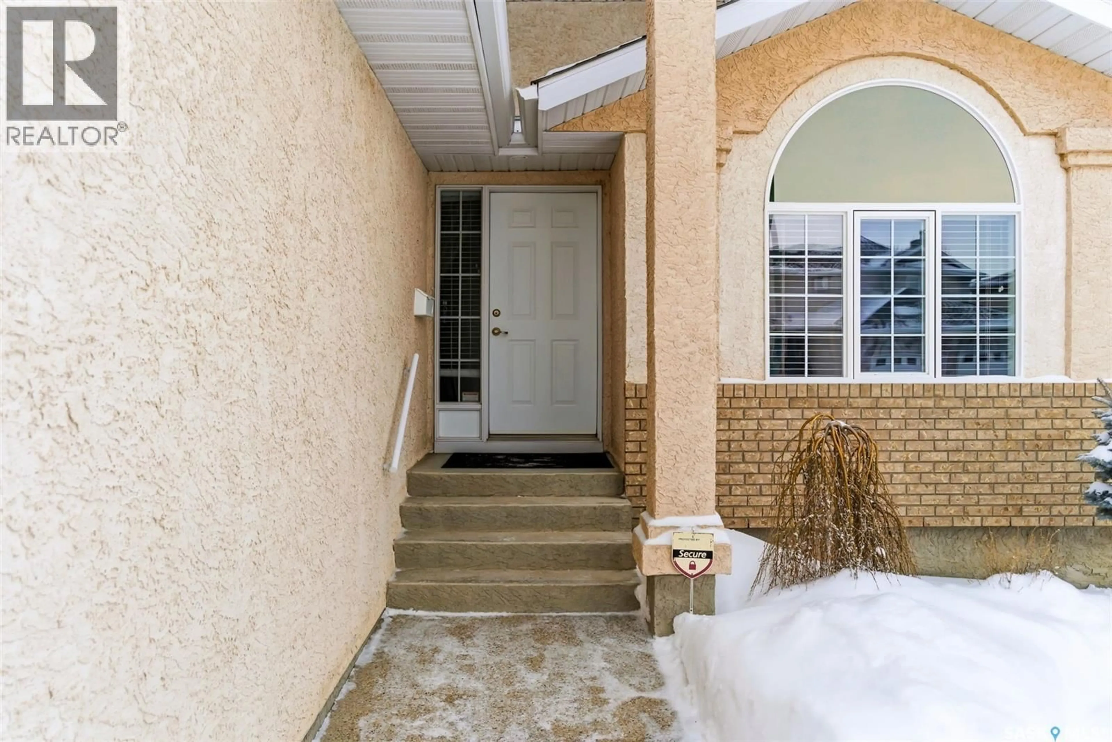 Indoor entryway for 2931 ST JAMES CRESCENT, Regina Saskatchewan S4V2Z1