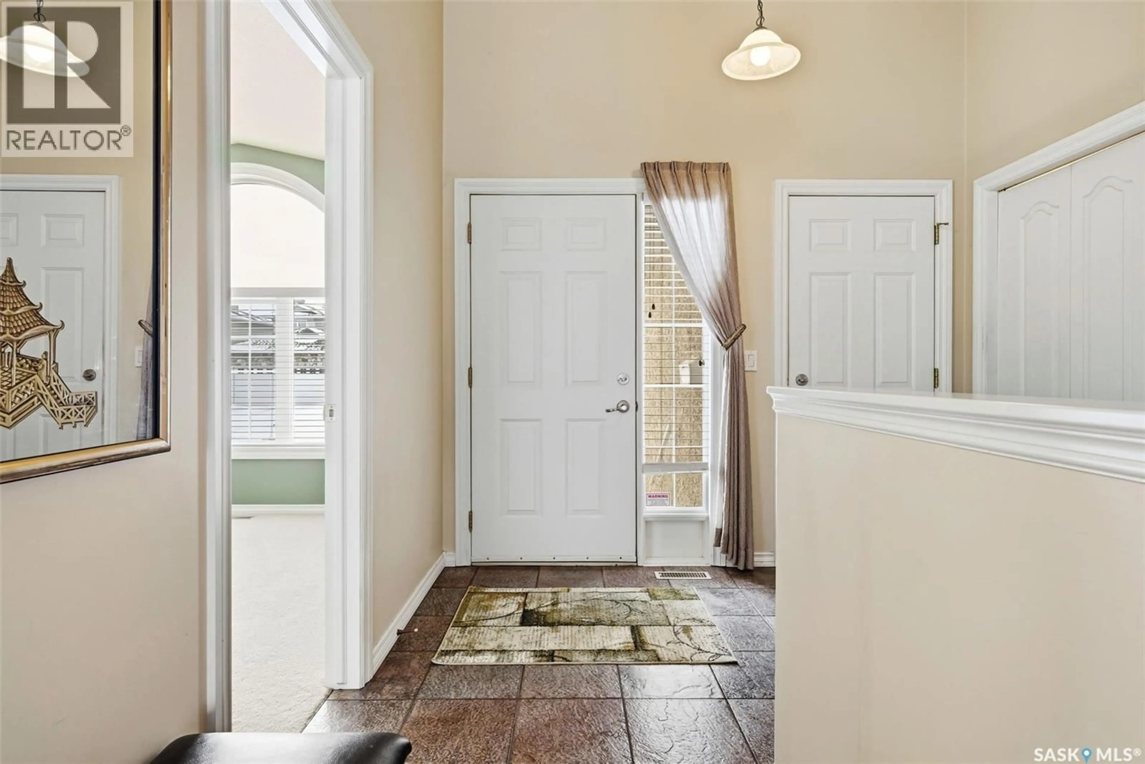 Indoor entryway for 2931 ST JAMES CRESCENT, Regina Saskatchewan S4V2Z1