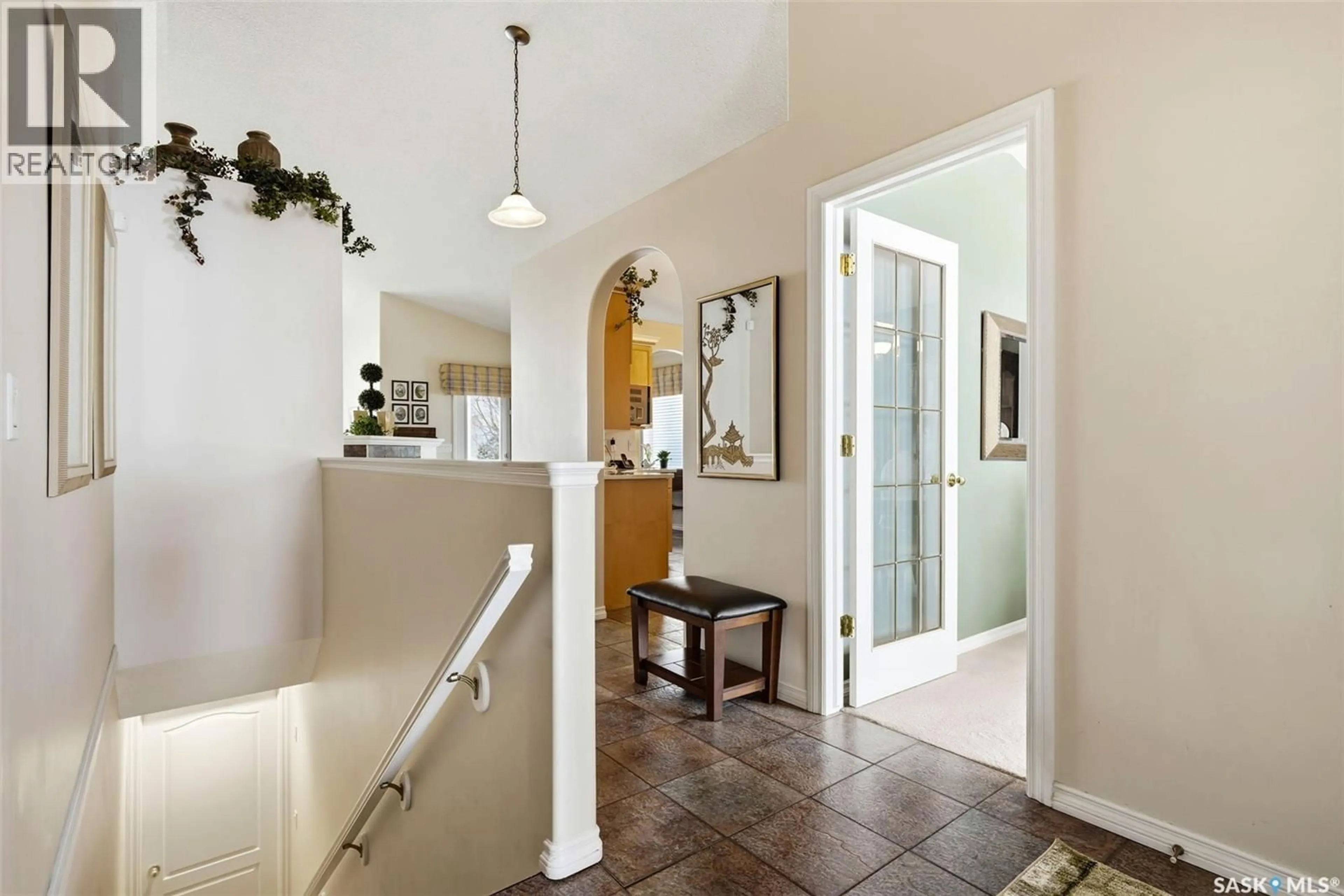 Indoor entryway for 2931 ST JAMES CRESCENT, Regina Saskatchewan S4V2Z1