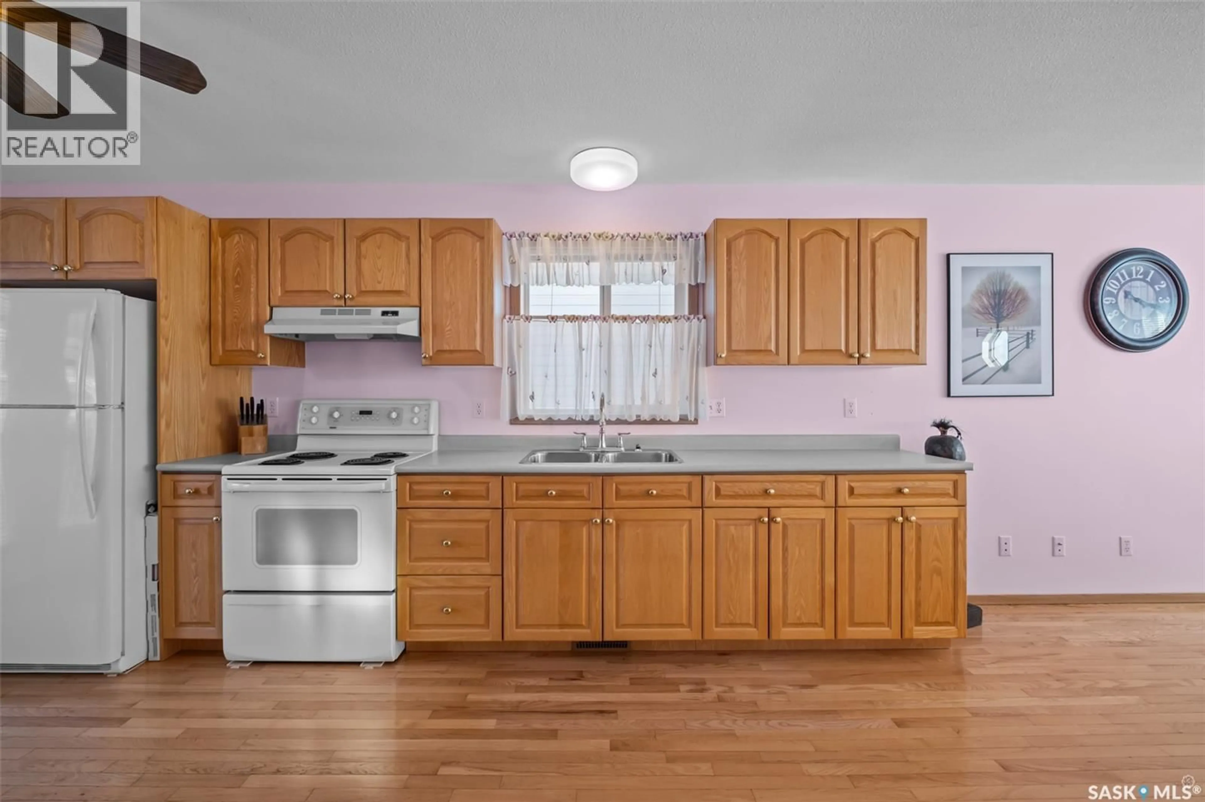 Standard kitchen, unknown for 342 BERNARD BAY, Prince Albert Saskatchewan S6V7K6