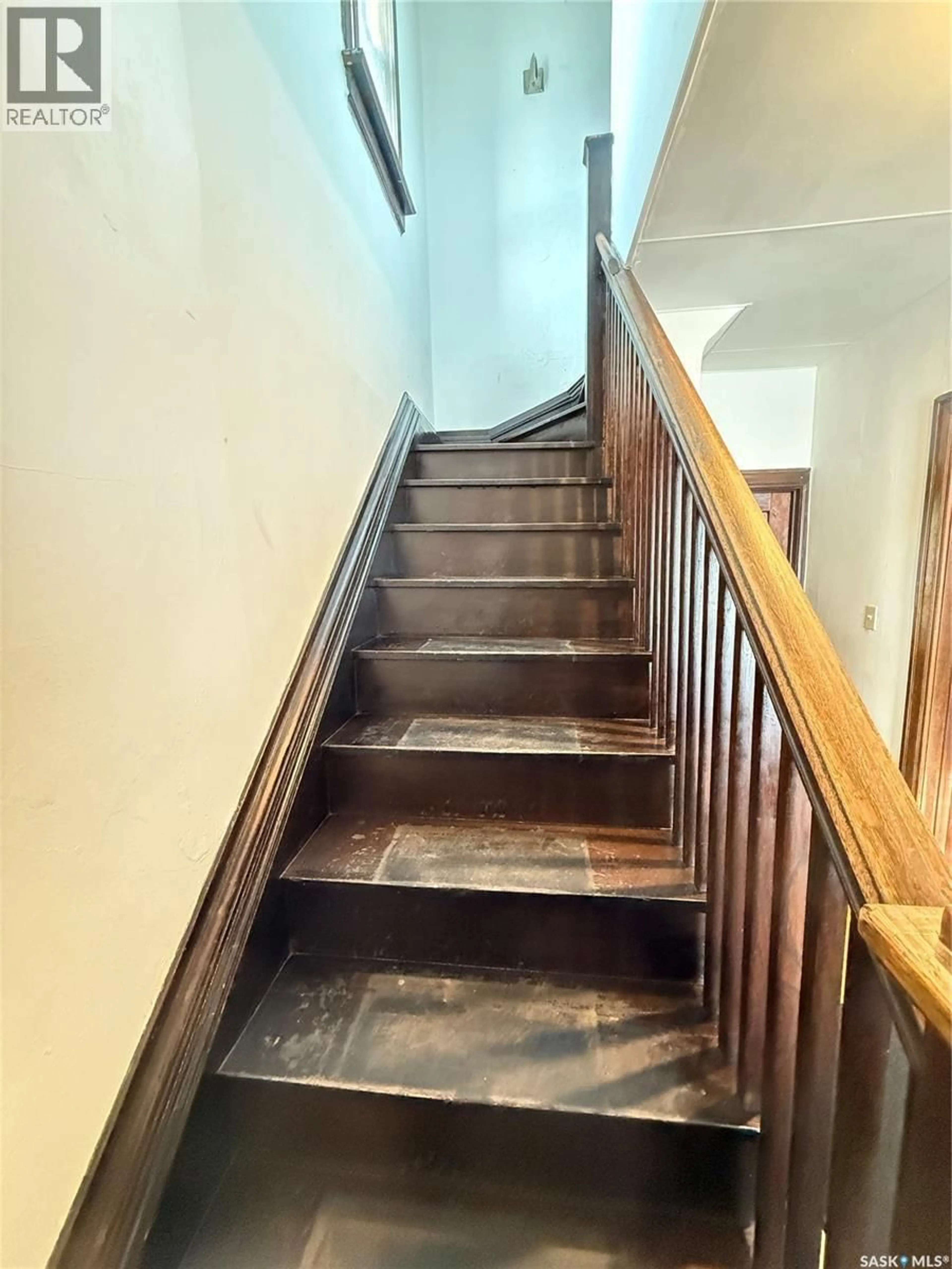 Stairs for 1 PRAIRIE AVENUE, Weyburn Saskatchewan S4H2M7