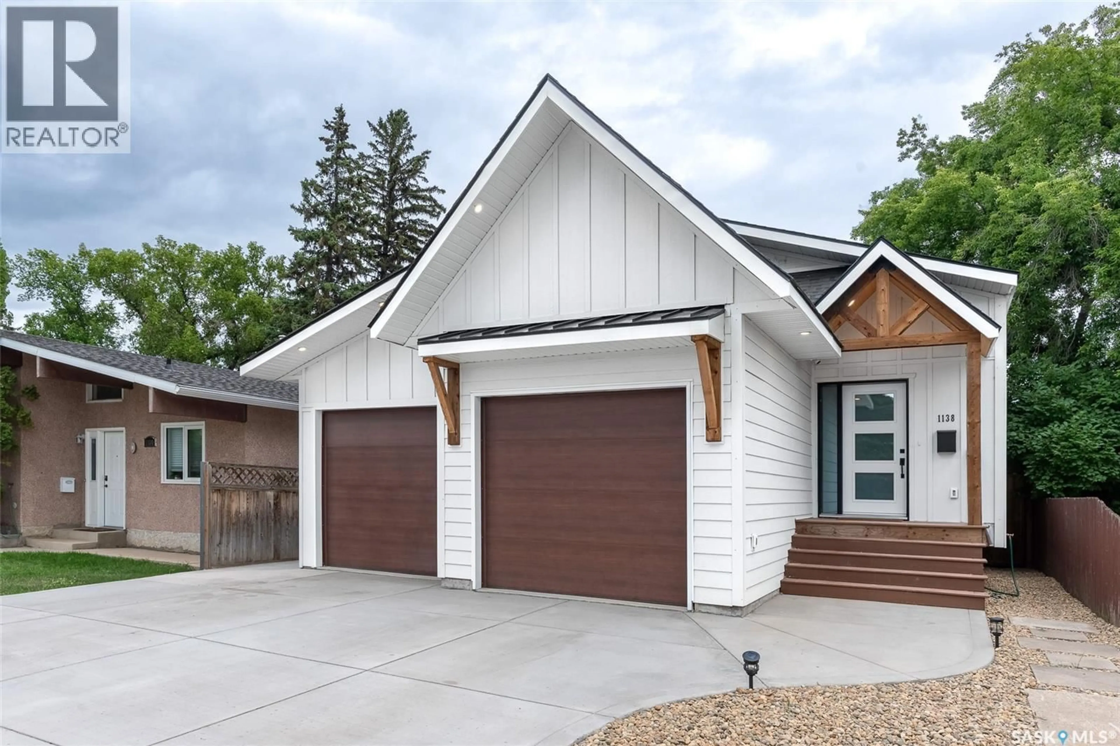 Home with vinyl exterior material, street for 1138 P AVENUE, Saskatoon Saskatchewan S7M2X7