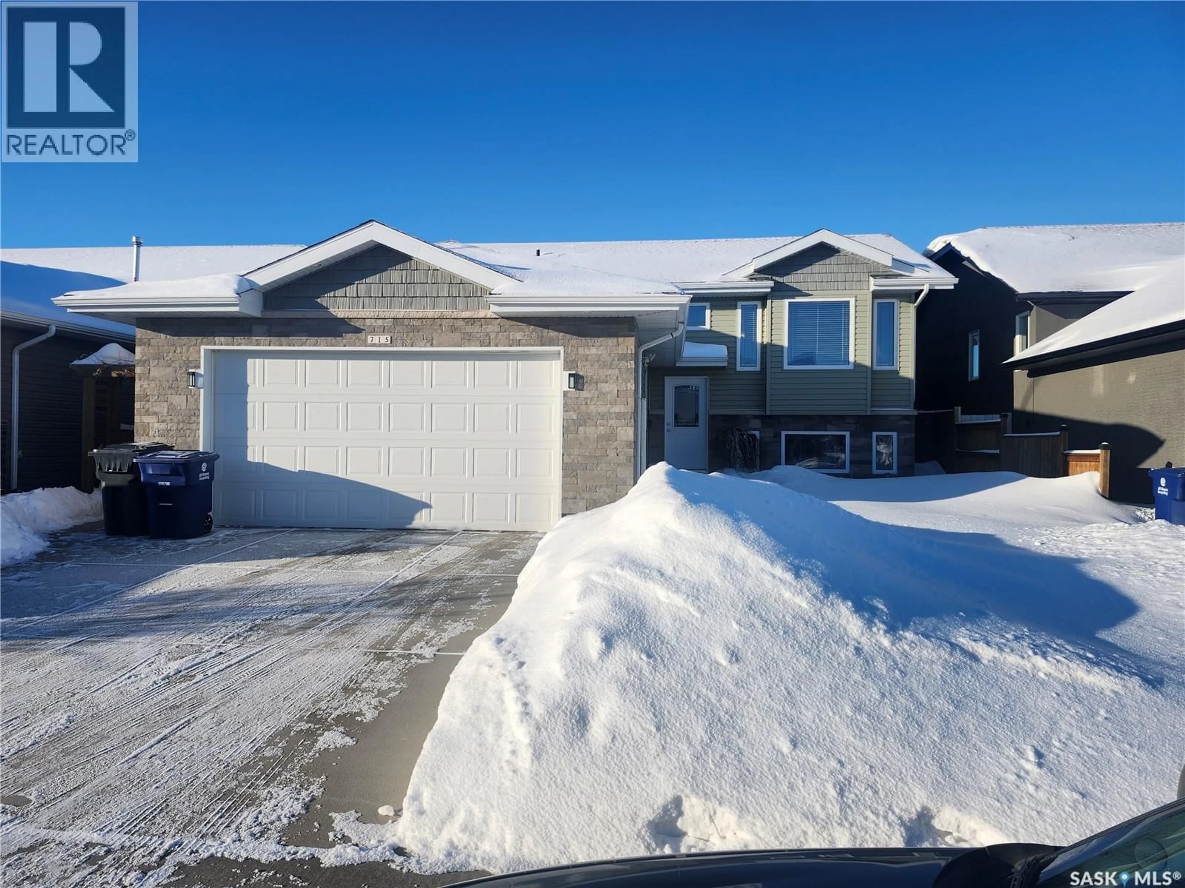 A pic from outside/outdoor area/front of a property/back of a property/a pic from drone, street for 715 WHITE OAK AVENUE, Warman Saskatchewan S0K0A1