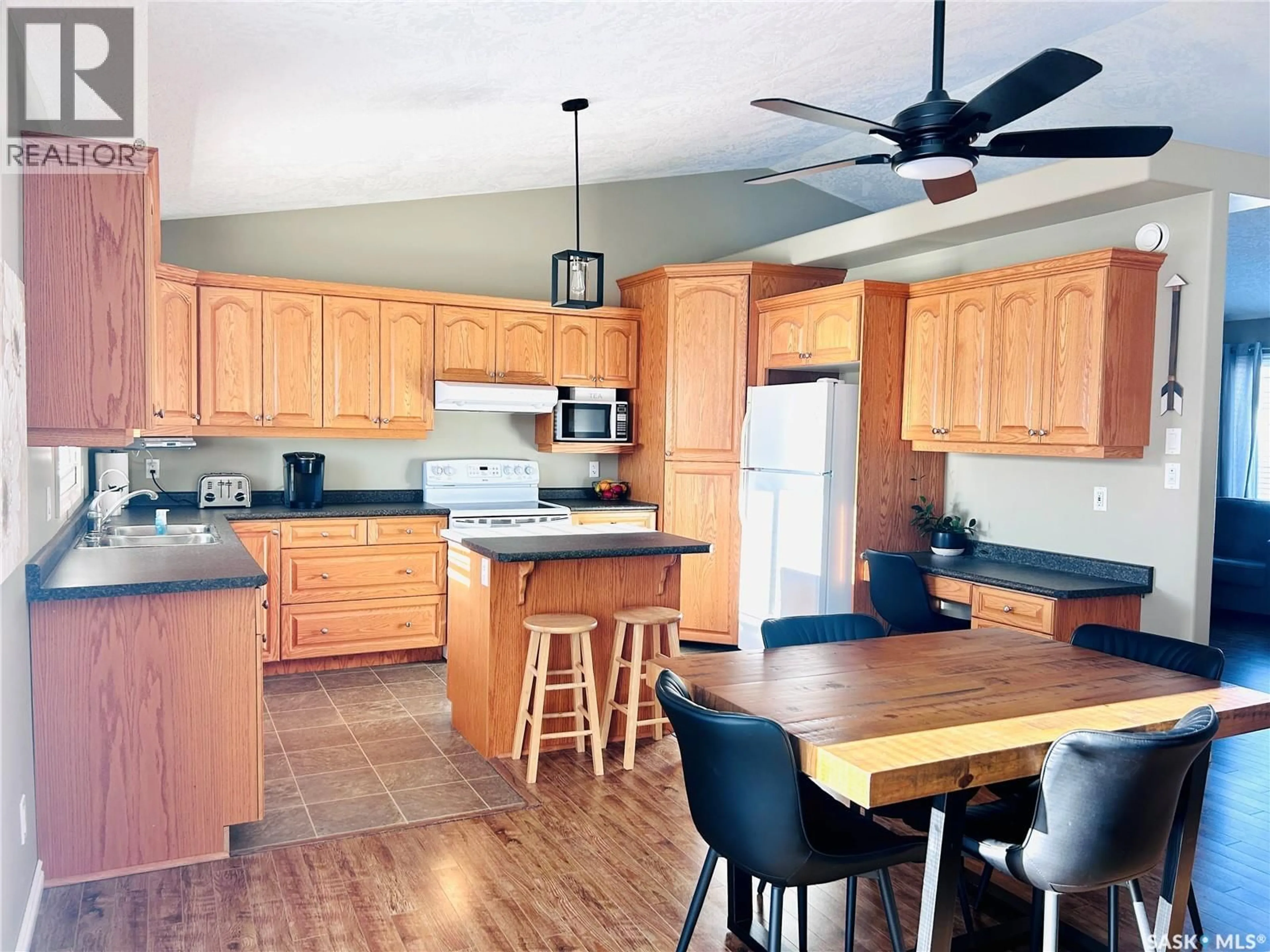 Open concept kitchen, unknown for 203 3RD AVENUE, Shellbrook Saskatchewan S0J2E0