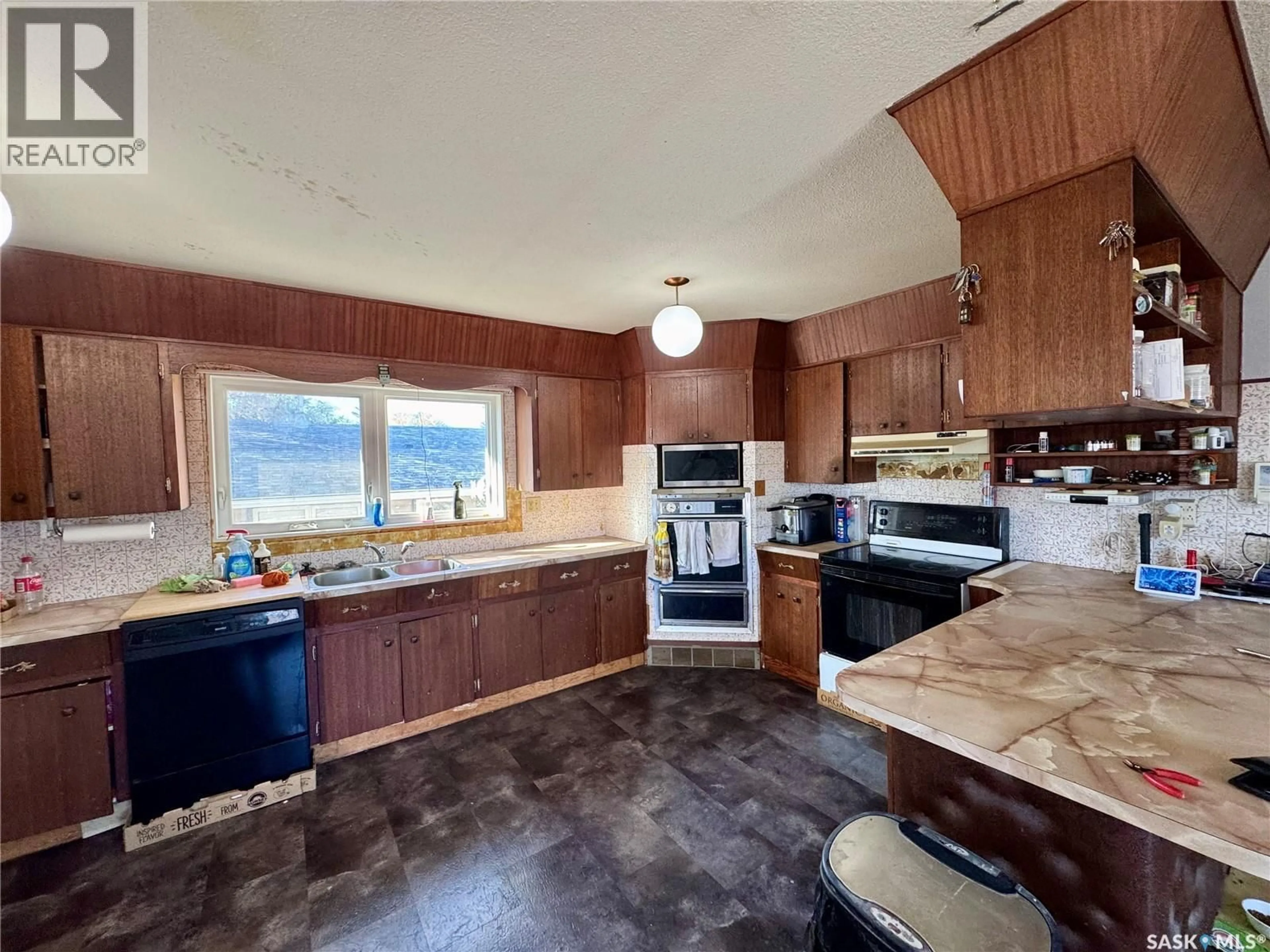 Open concept kitchen, unknown for 1215 ATHABASCA STREET, Moose Jaw Saskatchewan S6H6C7