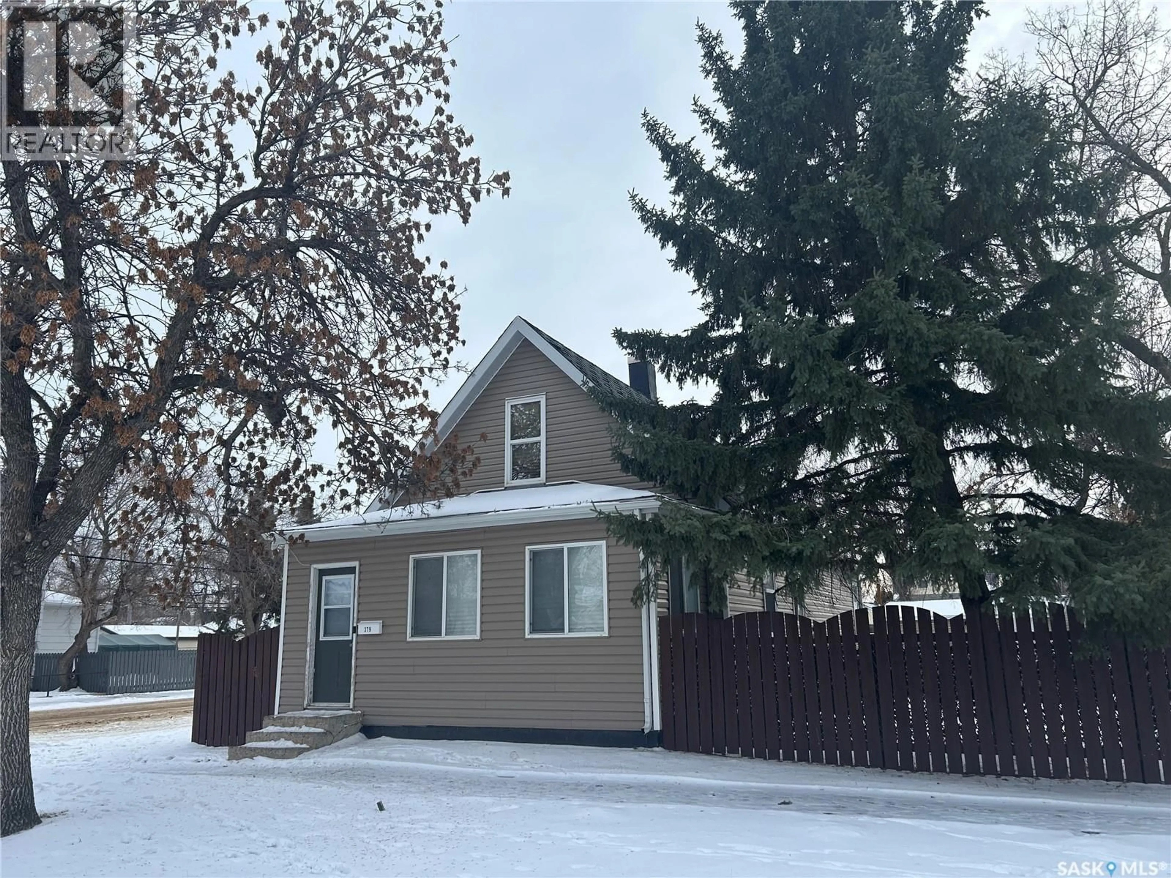 A pic from outside/outdoor area/front of a property/back of a property/a pic from drone, street for 379 STADACONA STREET E, Moose Jaw Saskatchewan S6H0J5