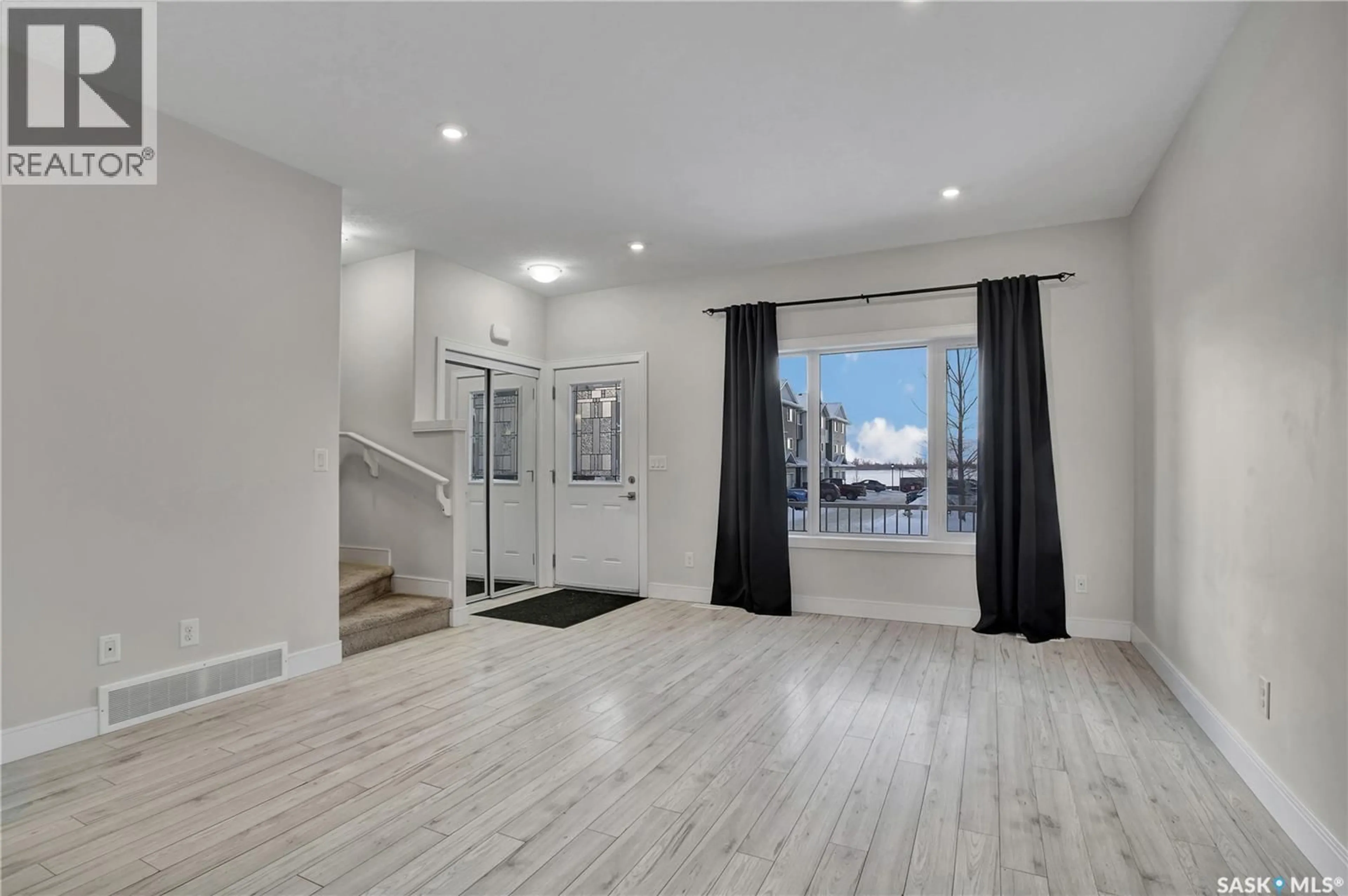 Indoor entryway for 1069 PARR HILL DRIVE, Martensville Saskatchewan S0K2T1