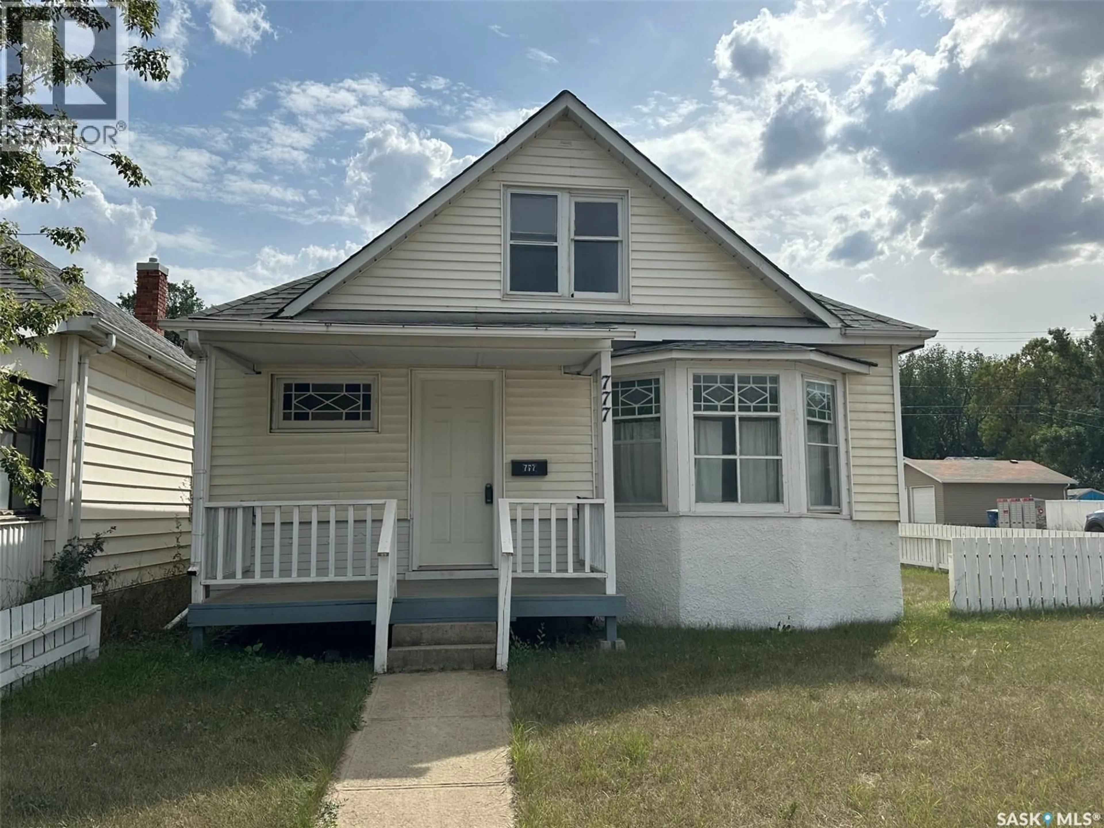 Home with vinyl exterior material, street for 777 COTEAU STREET, Moose Jaw Saskatchewan S6H5E7